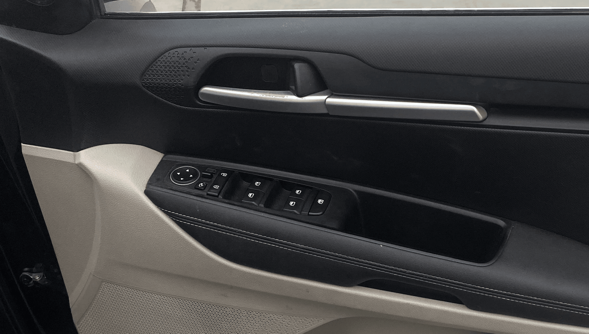 View 2022 Kia Sonet HTE Petrol Image 39 Used 2022 Kia Sonet HTE Petrol Image 39