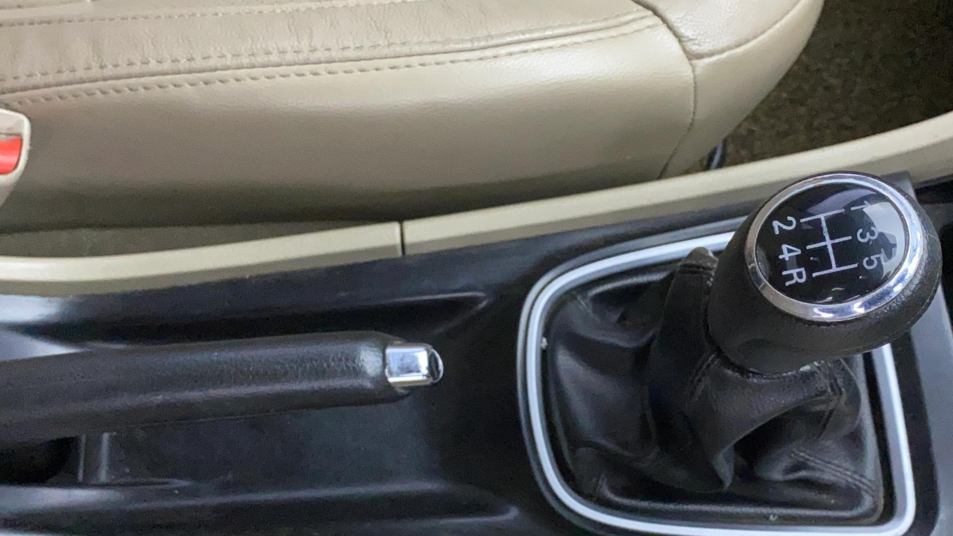 View 2015 Maruti Suzuki 1000 Base Variant Image 39 Used 2015 Maruti Suzuki 1000 Base Variant Image 39