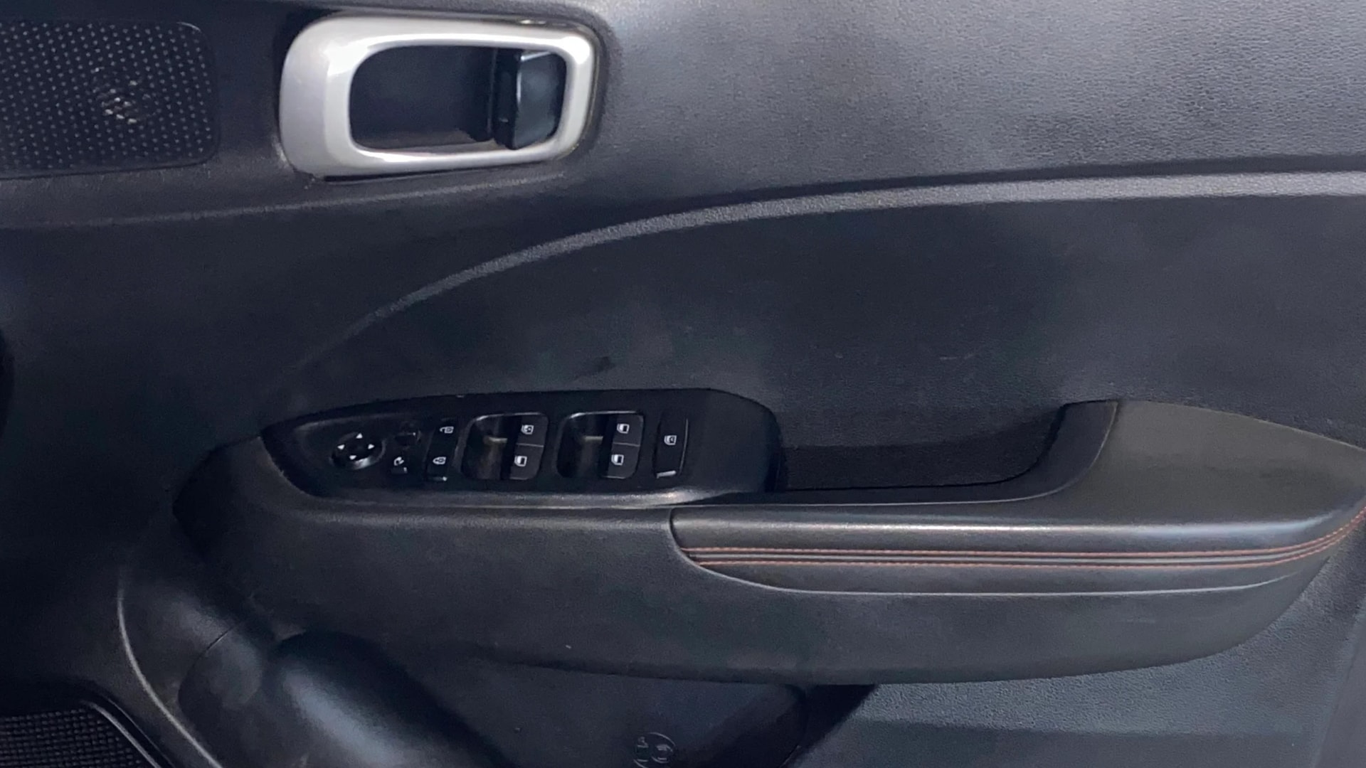 View 2021 Hyundai Venue SX Plus 1.0 Petrol AT Dual Tone Image 34 Used 2021 Hyundai Venue SX Plus 1.0 Petrol AT Dual Tone Image 34