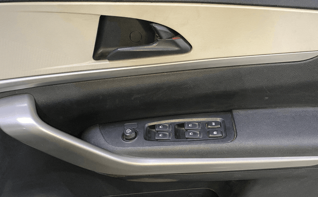 View Mahindra XUV700 Image 38 Used Mahindra XUV700 Image 38