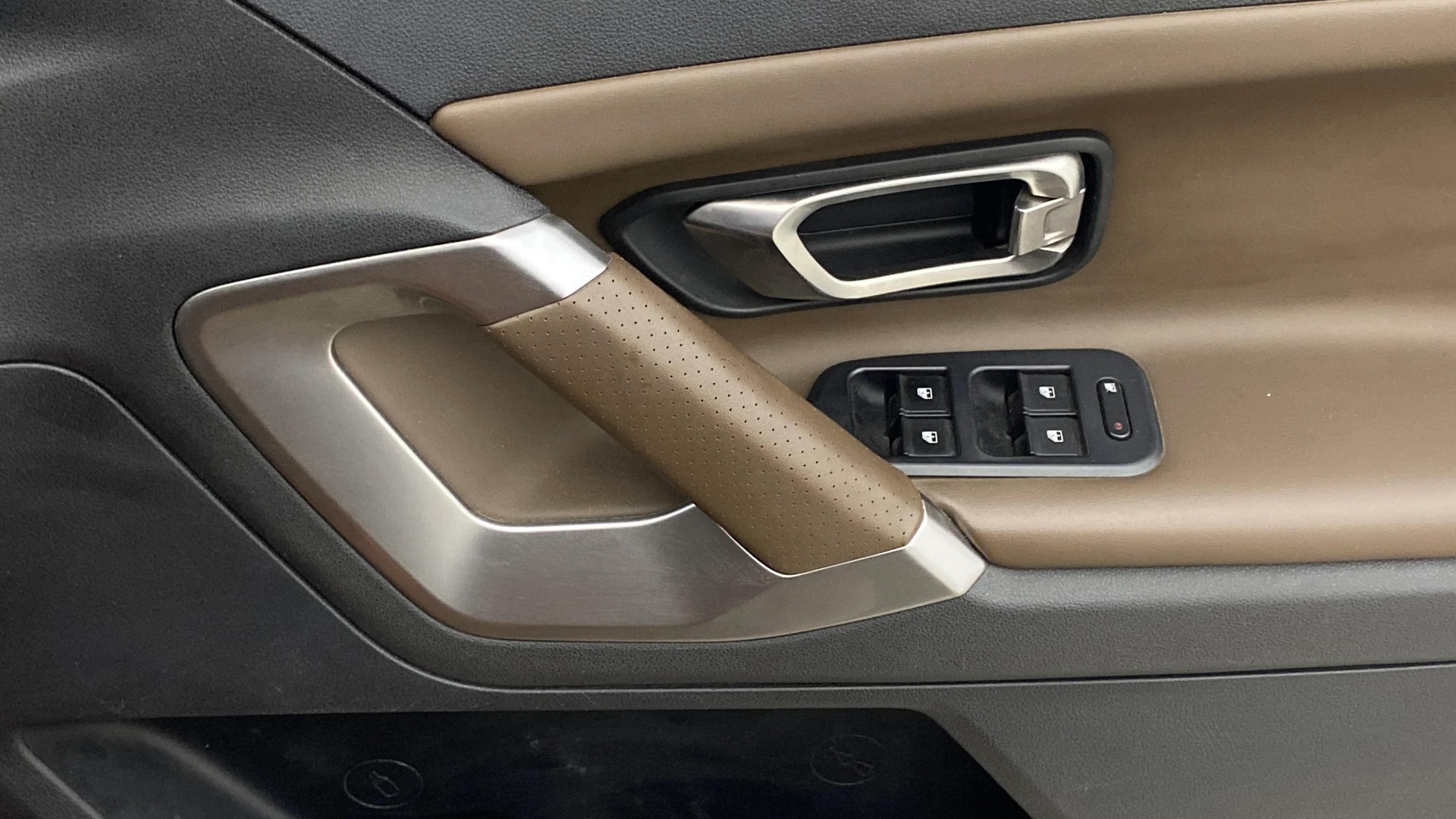 View 2019 Tata Harrier XE Image 39 Used 2019 Tata Harrier XE Image 39