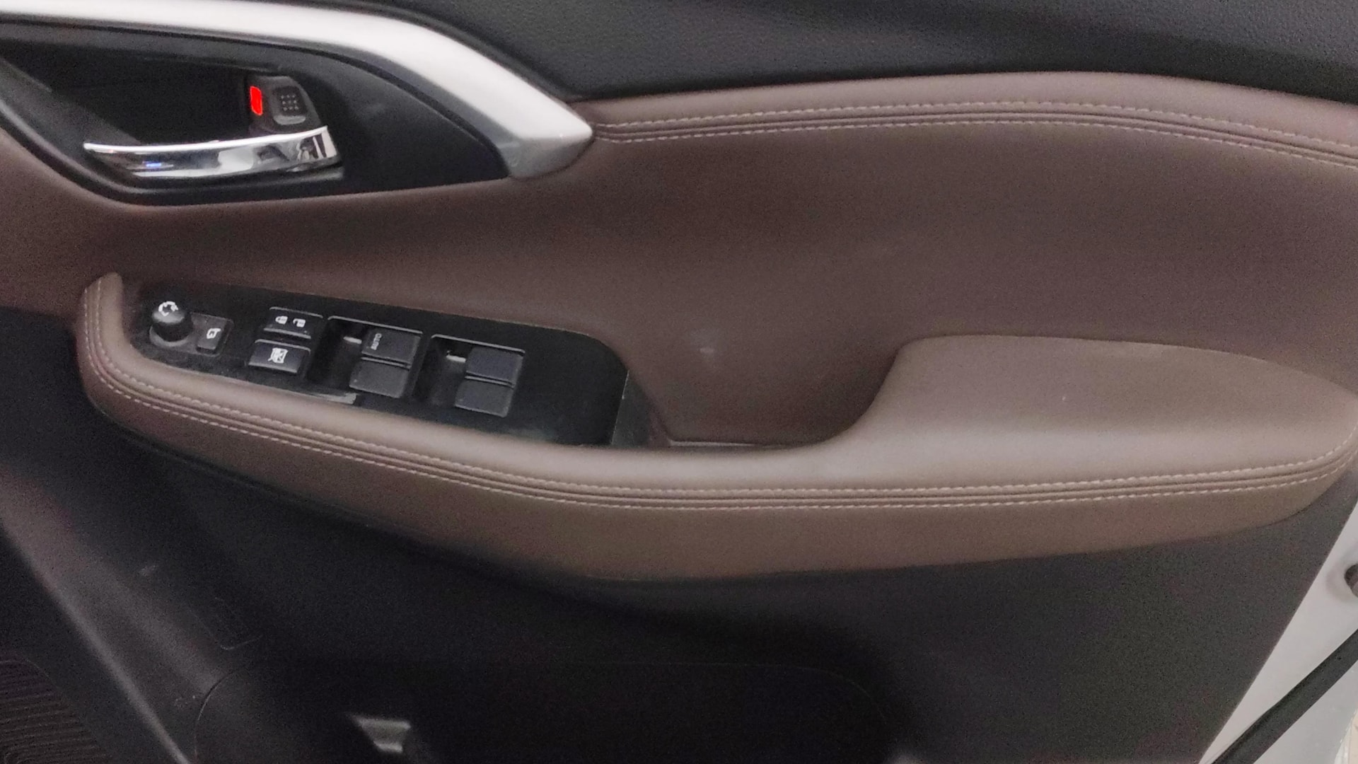 View 2023 Toyota Urban Cruiser Hyryder V e-Drive 2WD HYBRID Image 35 Used 2023 Toyota Urban Cruiser Hyryder V e-Drive 2WD HYBRID Image 35
