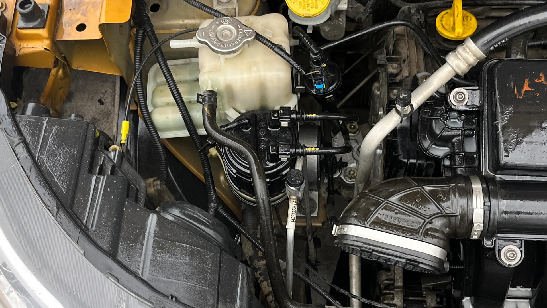 View 2021 Renault Triber RXE Image 3 Used 2021 Renault Triber RXE Image 3