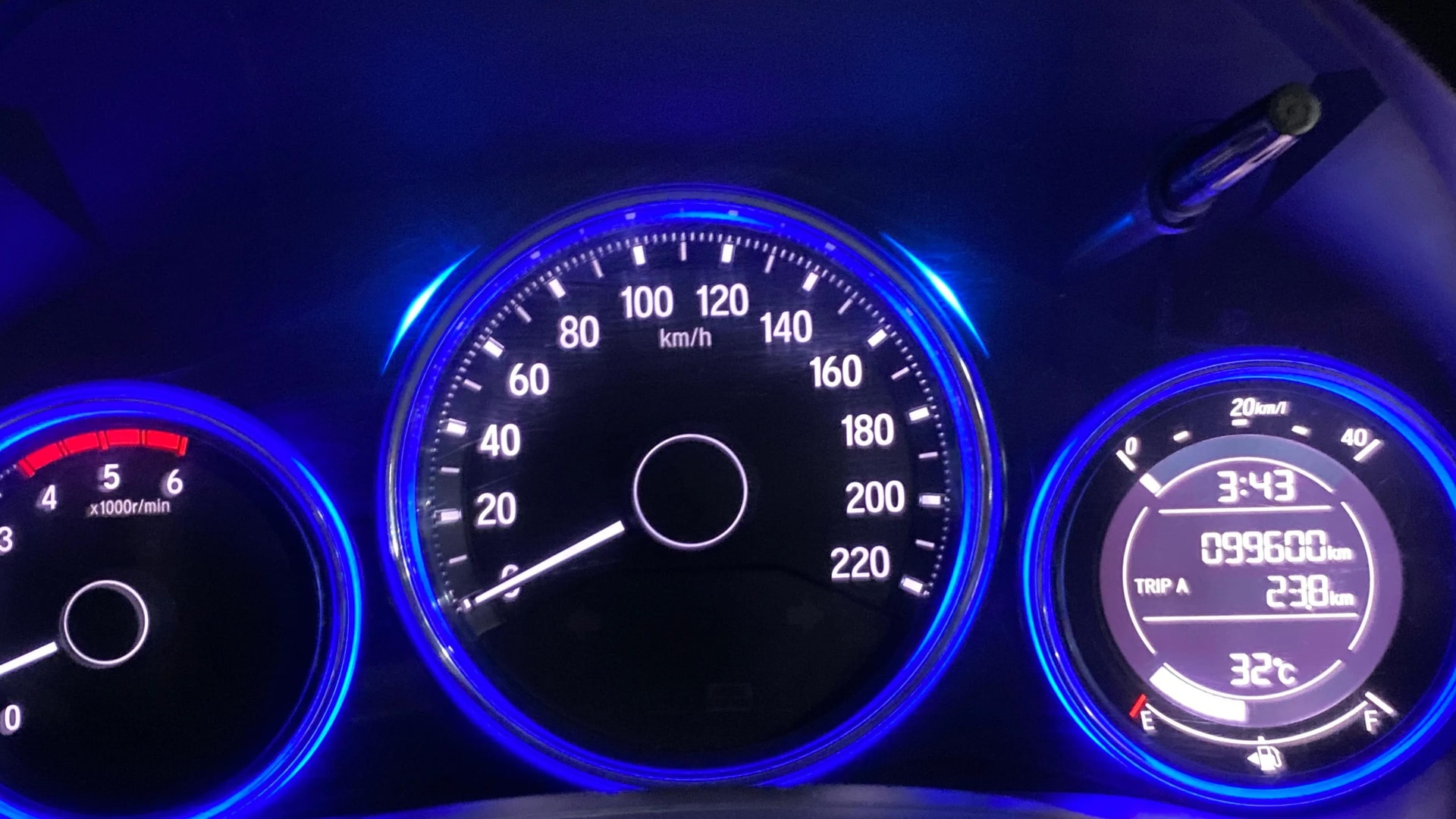View 2015 Honda City ZX MT Diesel Anniversary Edition Image 21 Used 2015 Honda City ZX MT Diesel Anniversary Edition Image 21