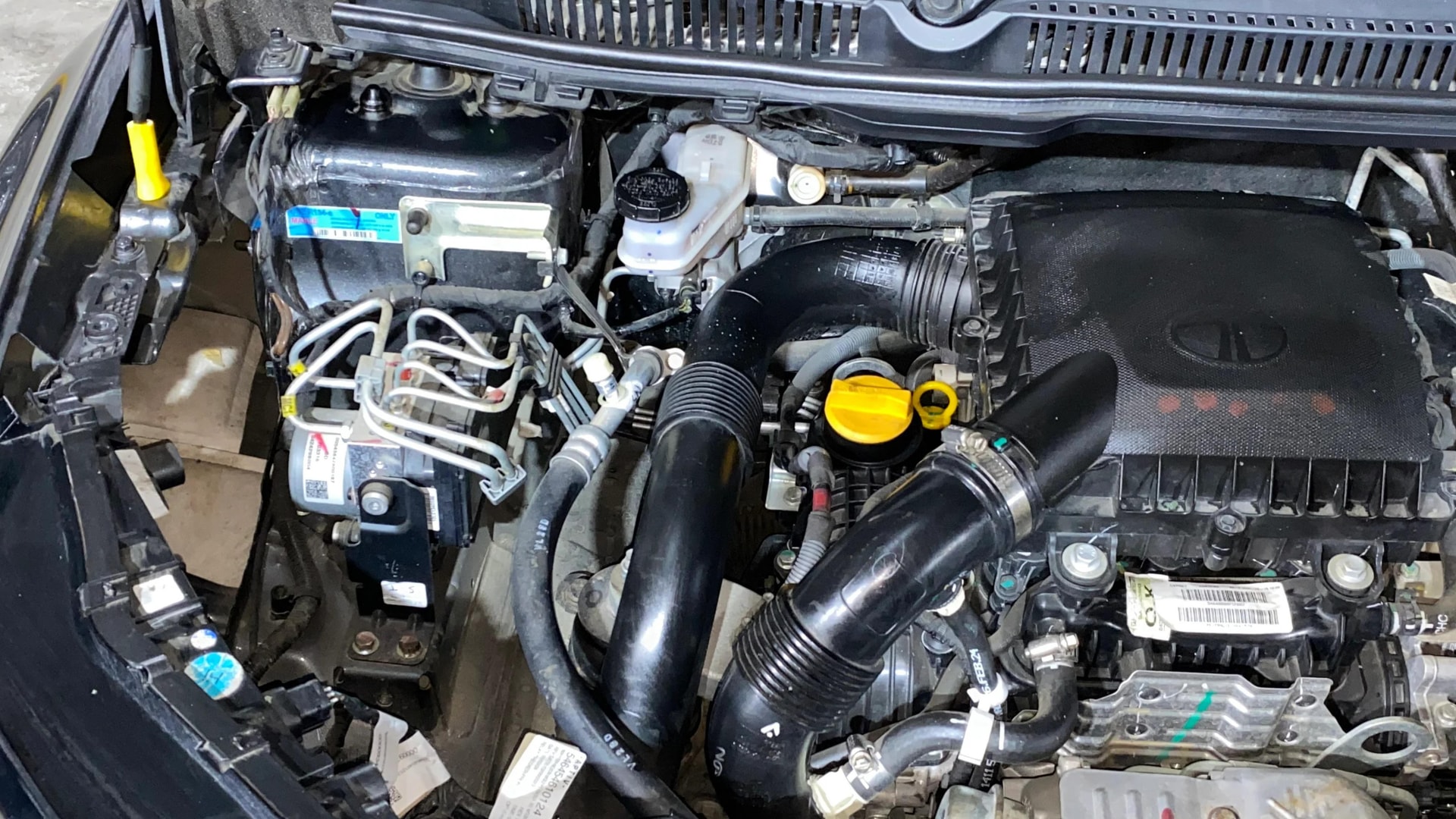 View 2024 Tata Nexon Revotron XE Image 3 Used 2024 Tata Nexon Revotron XE Image 3