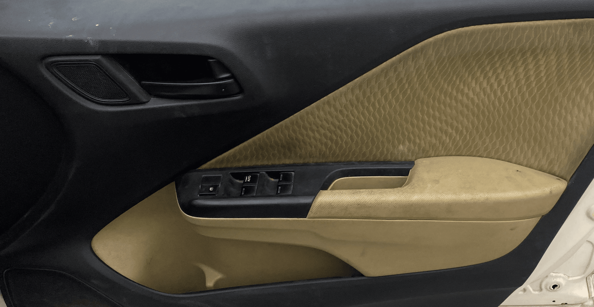 View 2015 Honda City ZX MT Diesel Anniversary Edition Image 32 Used 2015 Honda City ZX MT Diesel Anniversary Edition Image 32