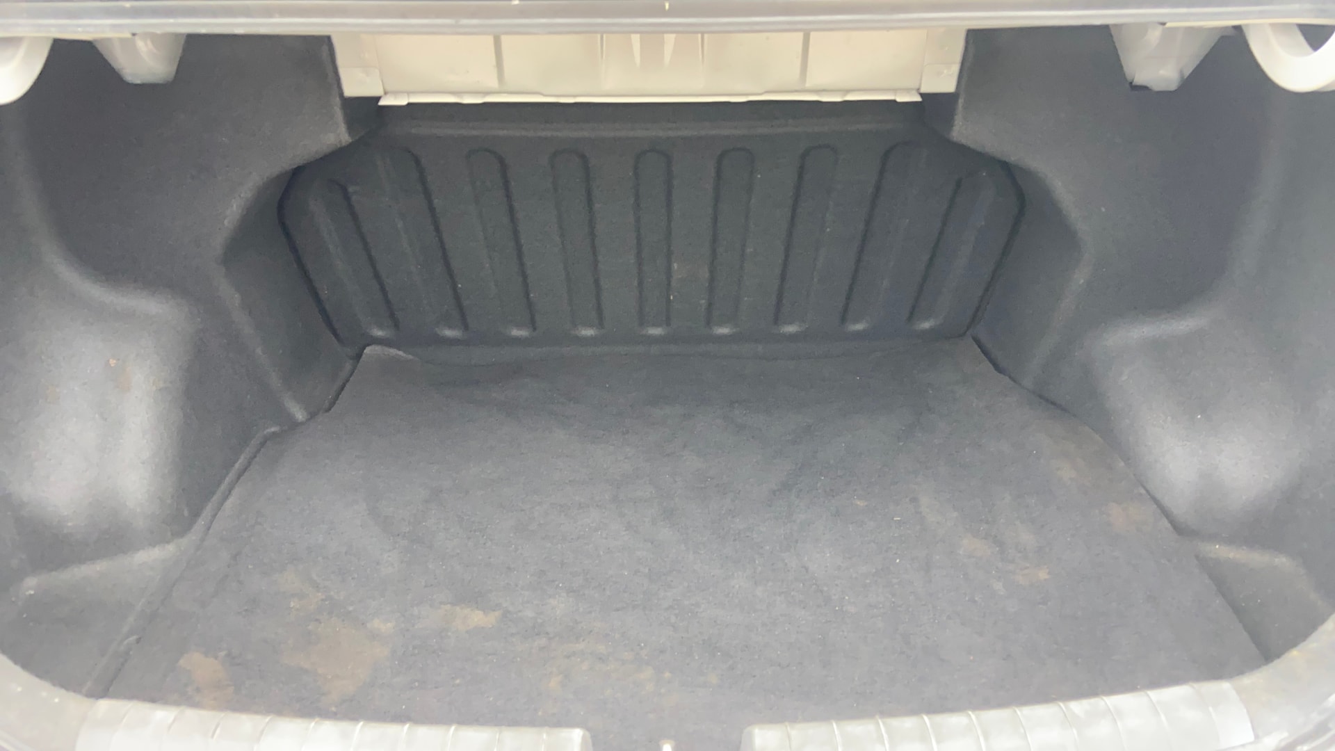 View 2016 Hyundai Xcent SX Diesel Image 10 Used 2016 Hyundai Xcent SX Diesel Image 10