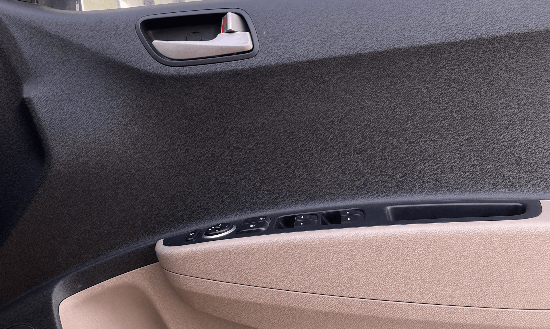 View 2014 Hyundai Grand i10 Asta AT 1.2 Kappa VTVT Image 32 Used 2014 Hyundai Grand i10 Asta AT 1.2 Kappa VTVT Image 32