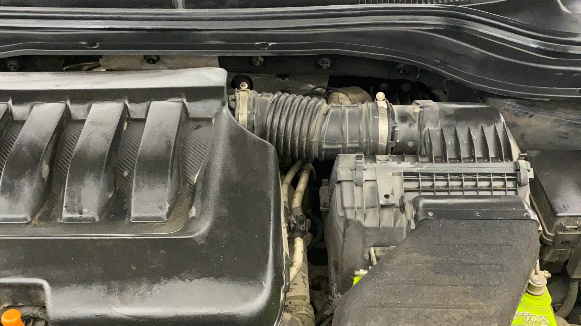 View 2022 Mahindra XUV700 MX Petrol 5 STR Image 29 Used 2022 Mahindra XUV700 MX Petrol 5 STR Image 29