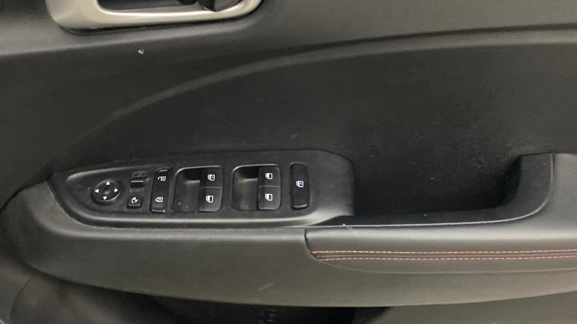 View 2022 Hyundai Venue SX Plus 1.0 Petrol AT Dual Tone Image 39 Used 2022 Hyundai Venue SX Plus 1.0 Petrol AT Dual Tone Image 39