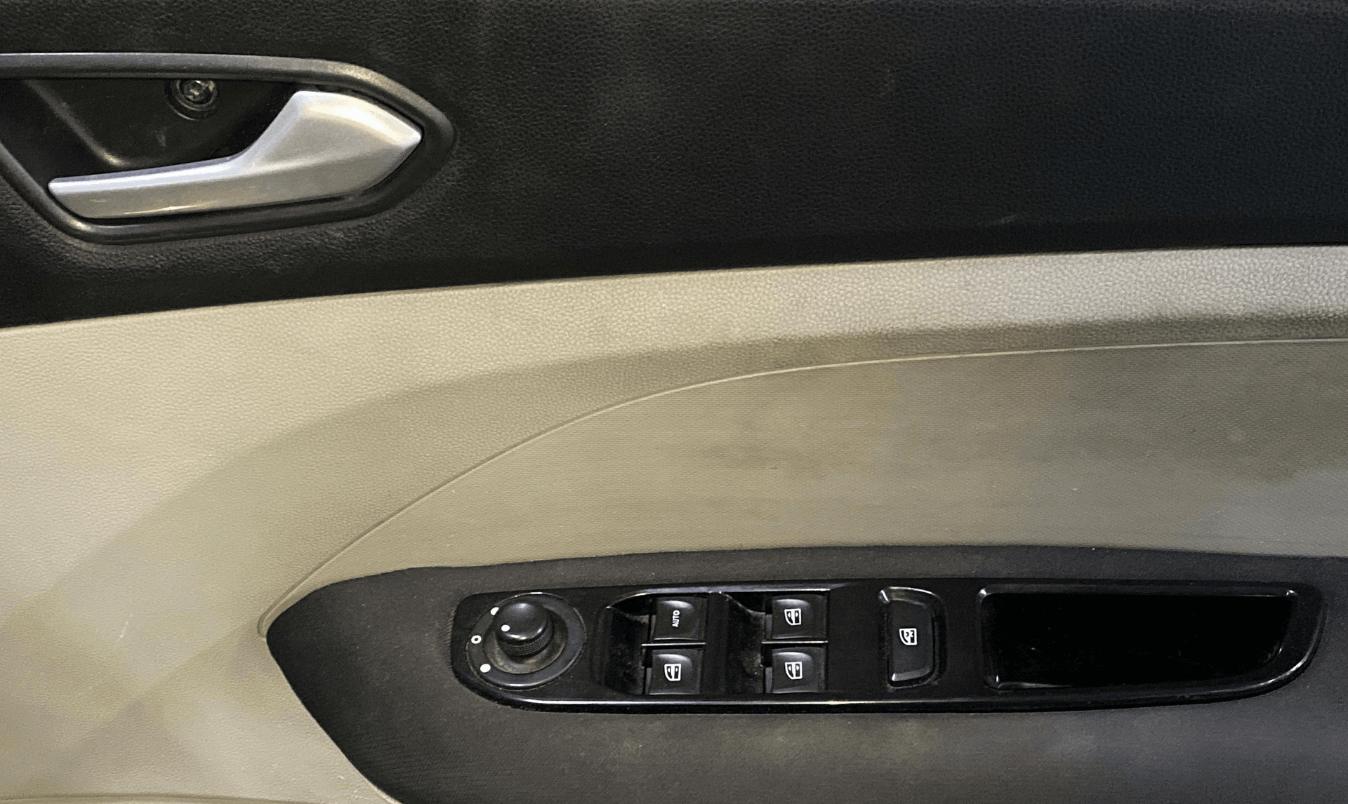 View 2019 Renault Triber RXZ Image 39 Used 2019 Renault Triber RXZ Image 39