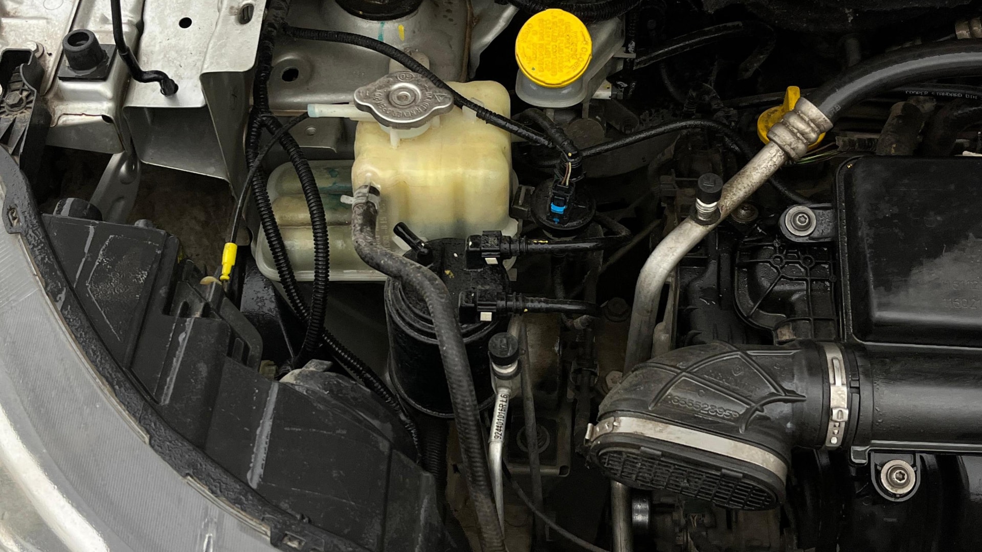 View 2020 Renault Triber RXZ Image 26 Used 2020 Renault Triber RXZ Image 26