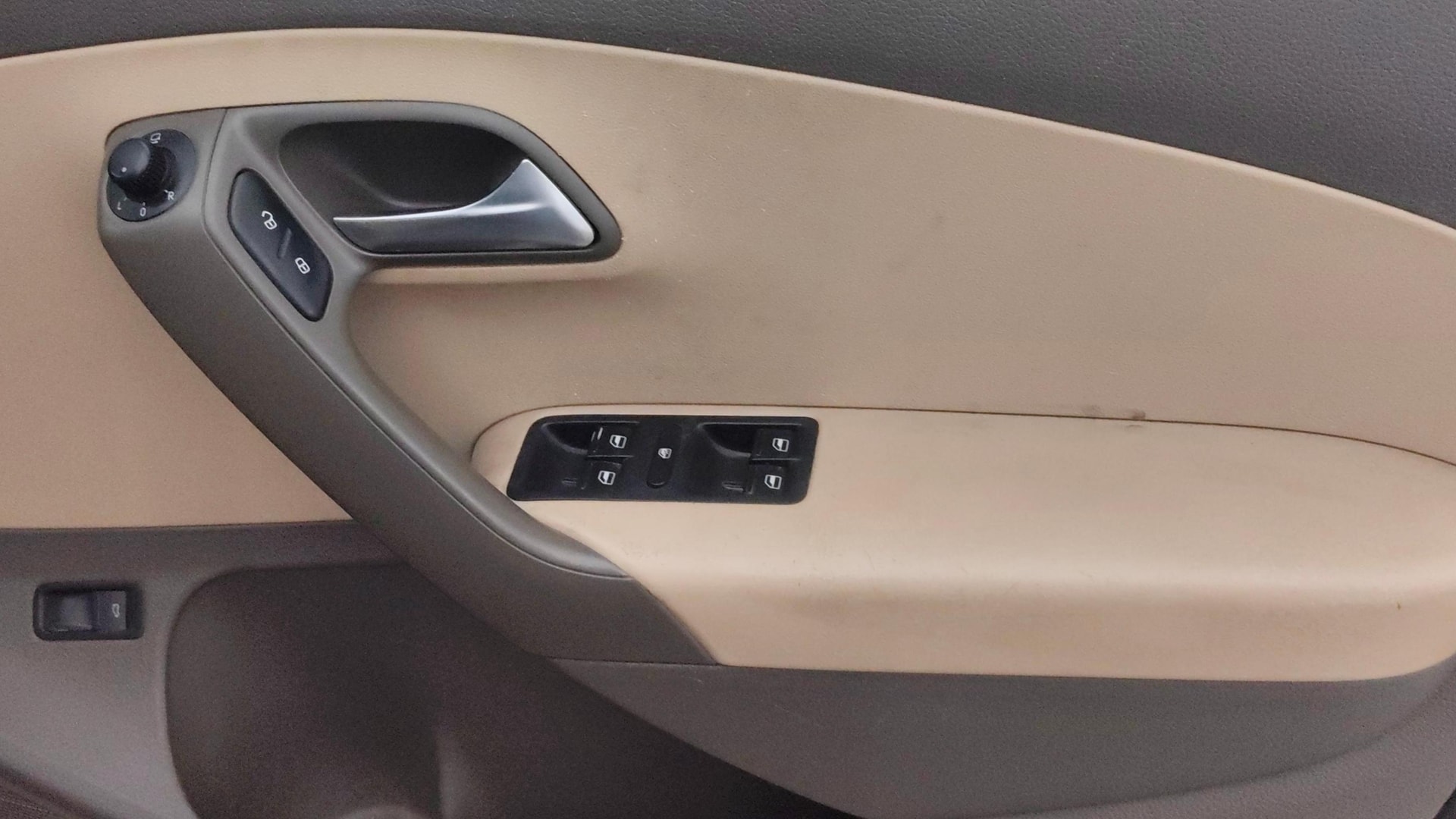 View 2015 Volkswagen Vento 1.2 L TSI Comfortline Petrol AT Image 33 Used 2015 Volkswagen Vento 1.2 L TSI Comfortline Petrol AT Image 33