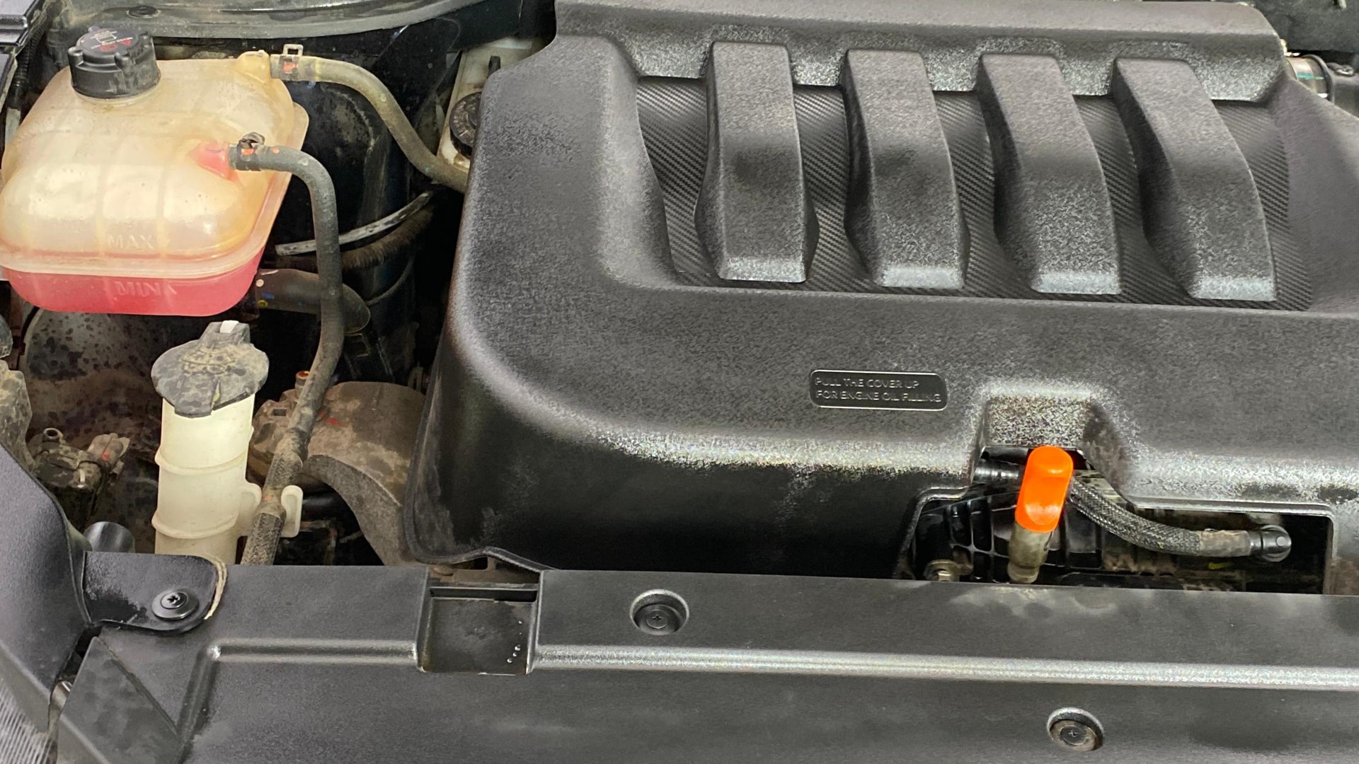 View 2023 Mahindra XUV700 MX Petrol 5 STR Image 27 Used 2023 Mahindra XUV700 MX Petrol 5 STR Image 27
