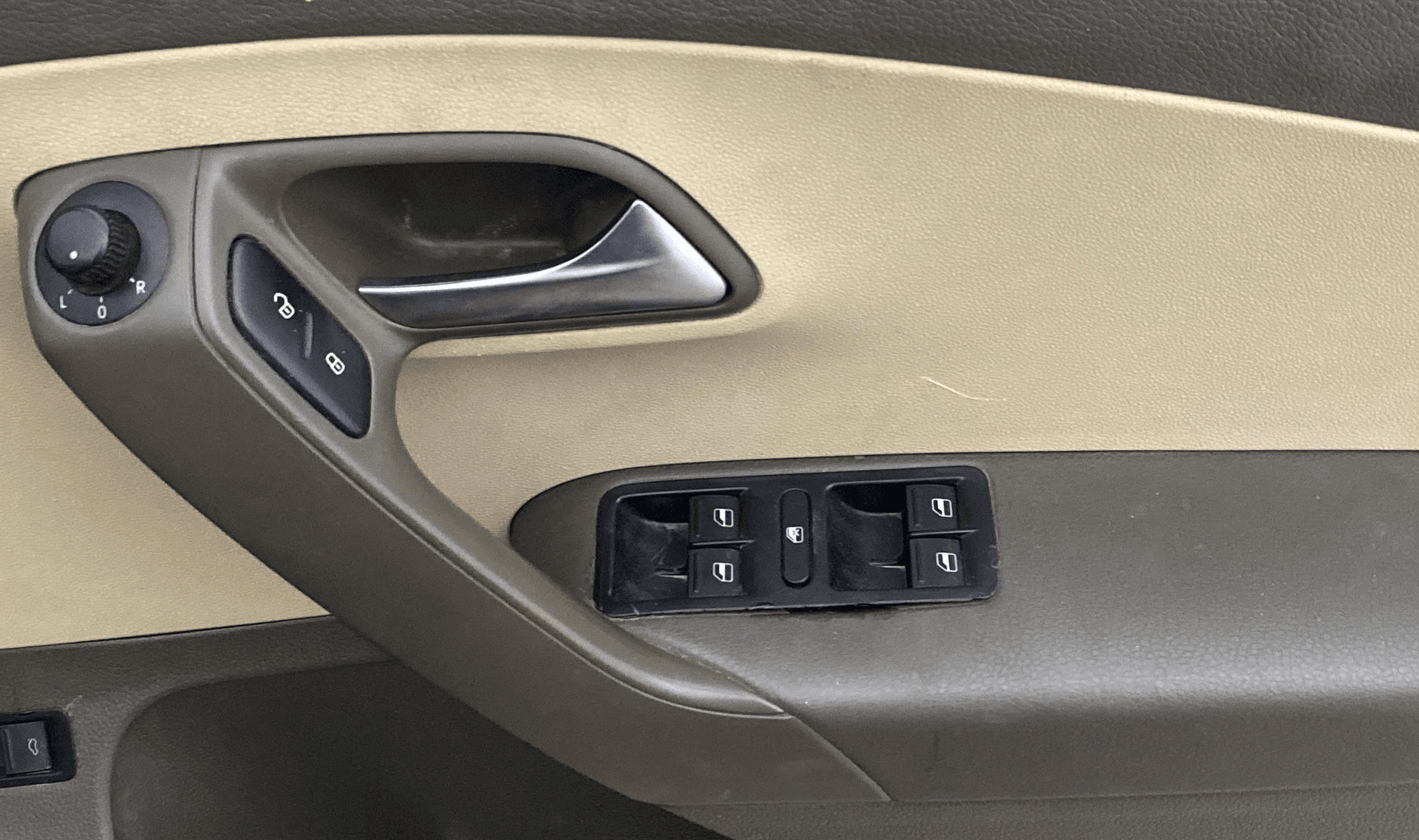 View 2013 Volkswagen Vento DSG Image 36 Used 2013 Volkswagen Vento DSG Image 36