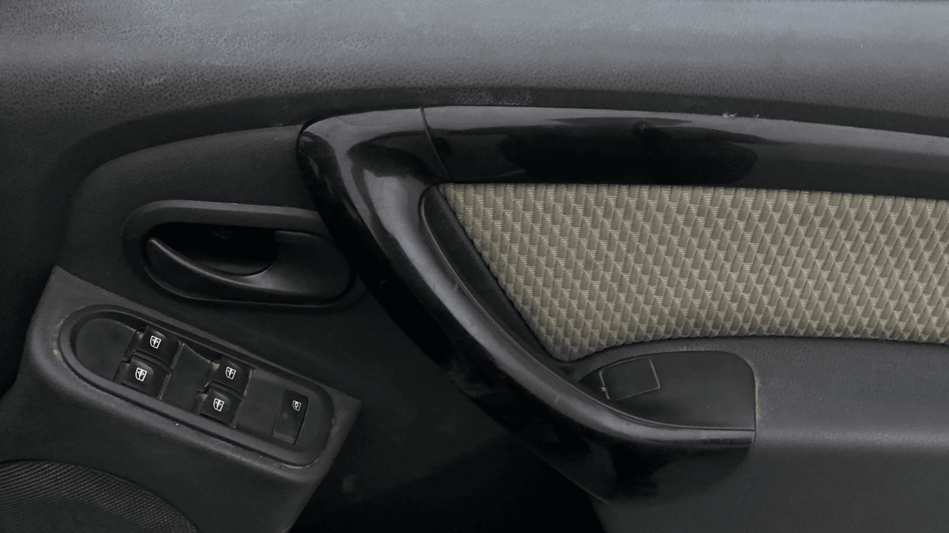 View 2015 Renault Duster Diesel 85PS STD Image 32 Used 2015 Renault Duster Diesel 85PS STD Image 32