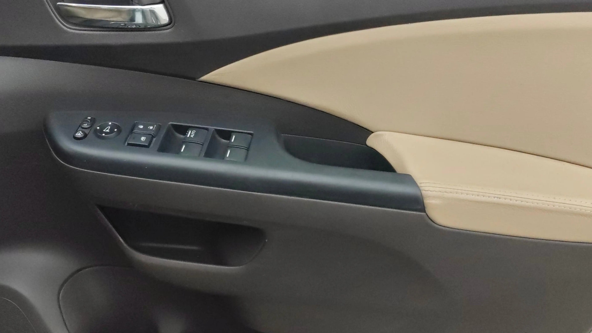 View 2015 Honda CR-V 2.0L AT Petrol Image 39 Used 2015 Honda CR-V 2.0L AT Petrol Image 39