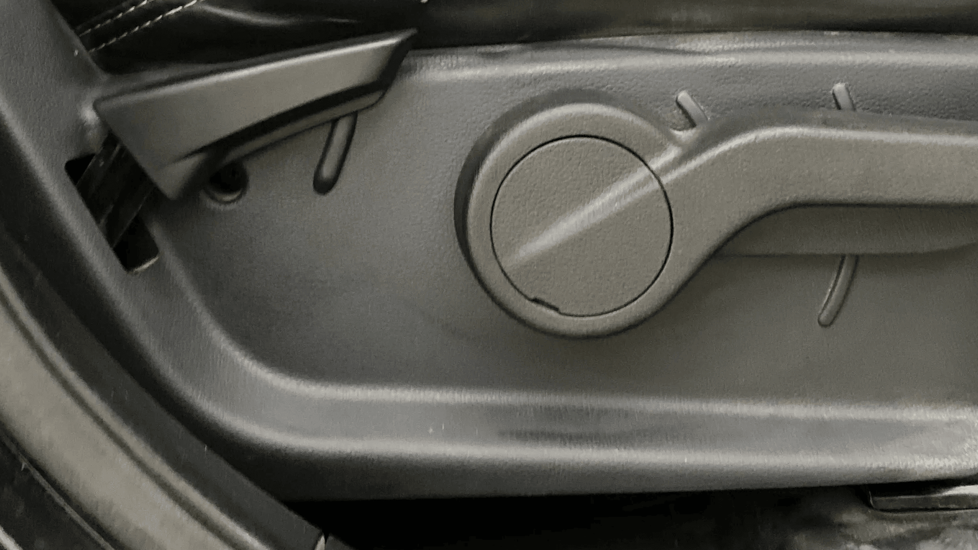 View 2024 Mahindra Thar AX Standard Manual Soft Top 6 Seater Image 18 Used 2024 Mahindra Thar AX Standard Manual Soft Top 6 Seater Image 18