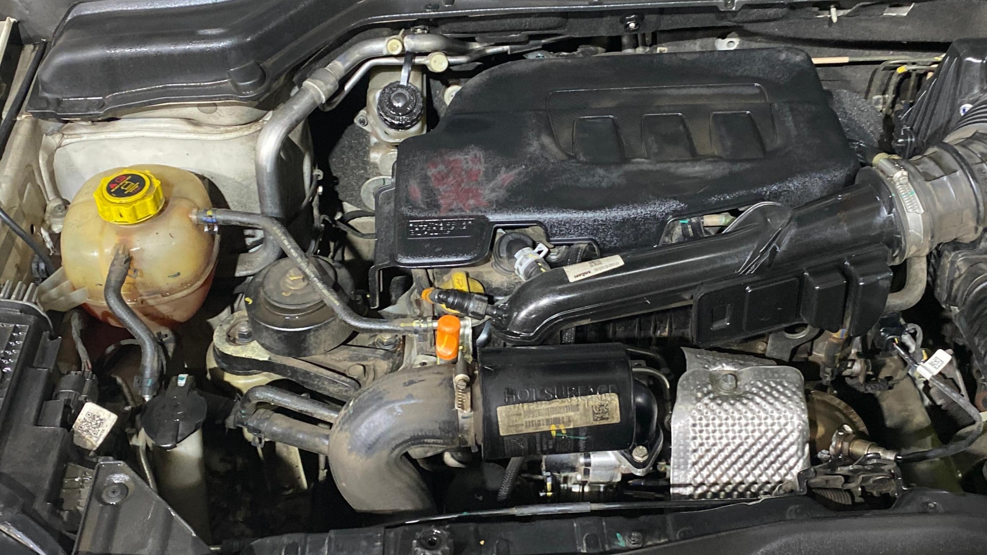 View 2024 Mahindra XUV 3XO AX5 1.2 L TCMPFi AT Image 26 Used 2024 Mahindra XUV 3XO AX5 1.2 L TCMPFi AT Image 26