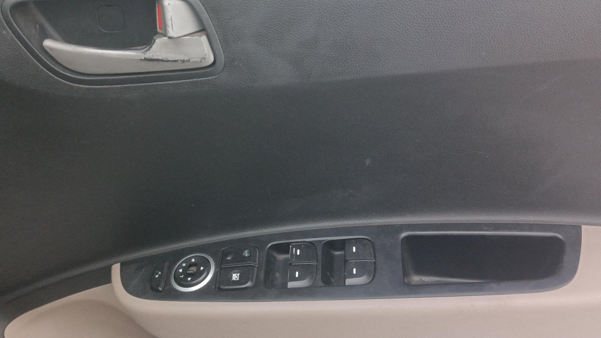 View 2014 Hyundai Grand i10 Asta AT 1.2 Kappa VTVT Image 37 Used 2014 Hyundai Grand i10 Asta AT 1.2 Kappa VTVT Image 37