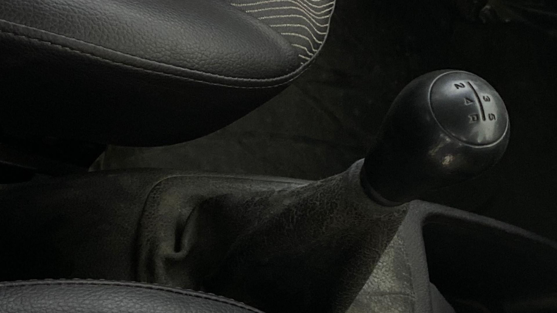 View 2013 Hyundai EON Magna Plus Image 37 Used 2013 Hyundai EON Magna Plus Image 37