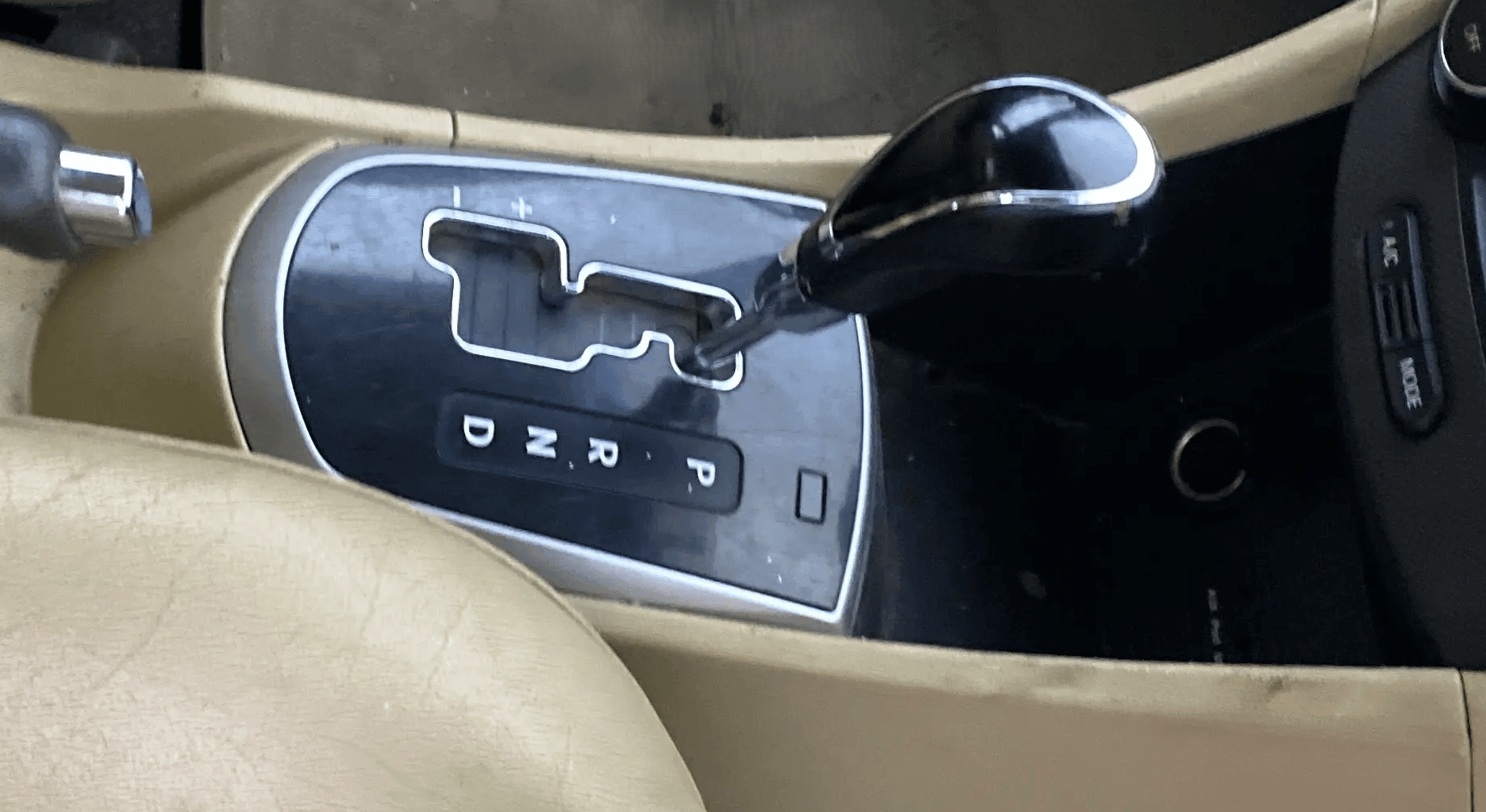 View 2013 Hyundai Fluidic Verna 1.6 CRDI SX (O) AT Image 40 Used 2013 Hyundai Fluidic Verna 1.6 CRDI SX (O) AT Image 40