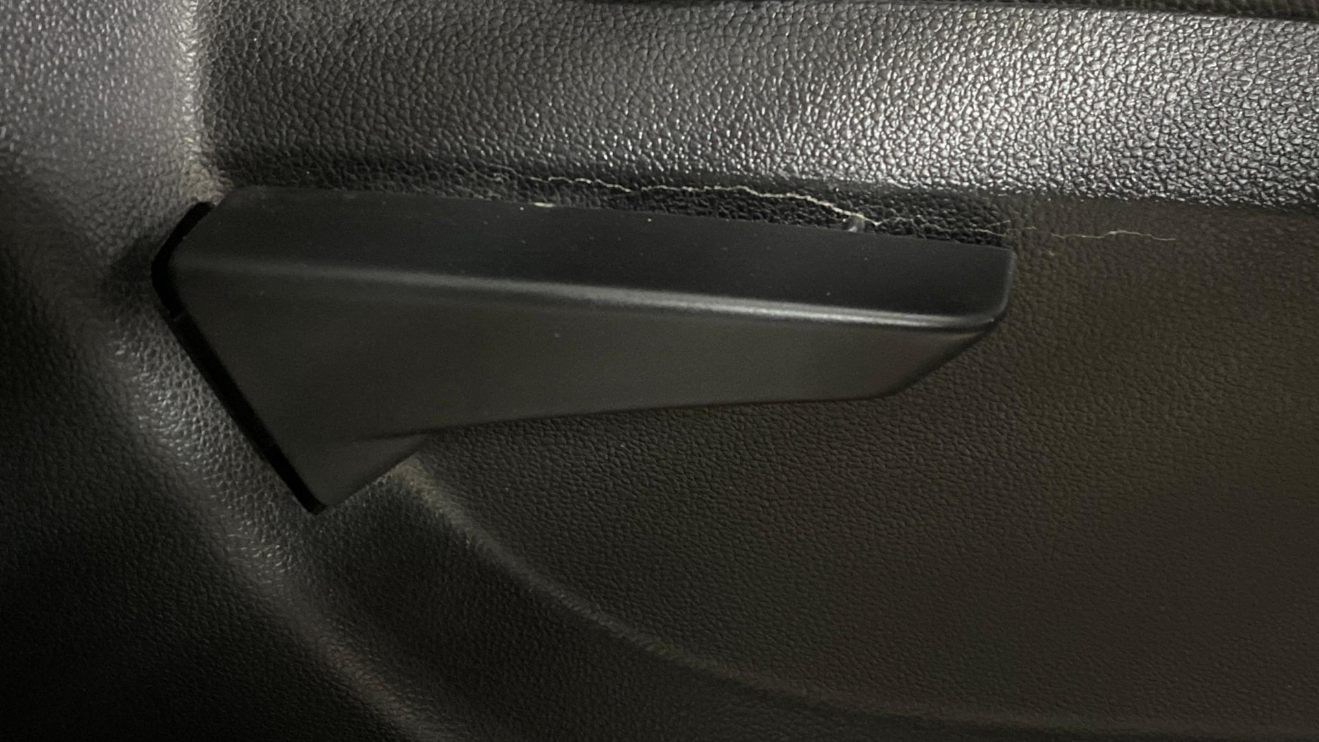 View 2017 Mahindra KUV100 K2 6 STR Image 18 Used 2017 Mahindra KUV100 K2 6 STR Image 18