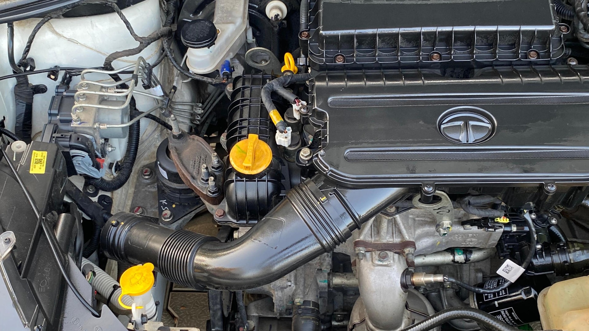 View 2023 Tata Tigor XE Diesel Image 3 Used 2023 Tata Tigor XE Diesel Image 3