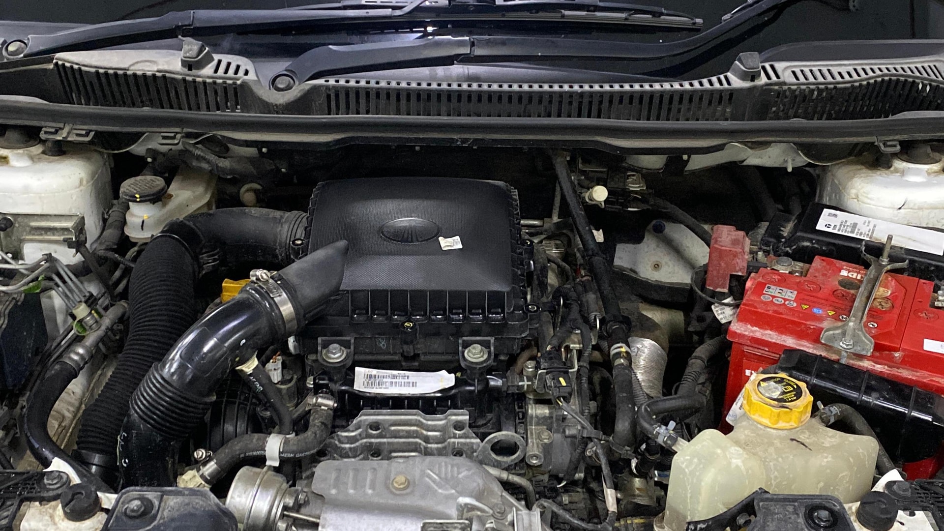 View 2025 Tata Curvv Smart 1.2 Revotron Petrol 6MT Image 43 Used 2025 Tata Curvv Smart 1.2 Revotron Petrol 6MT Image 43