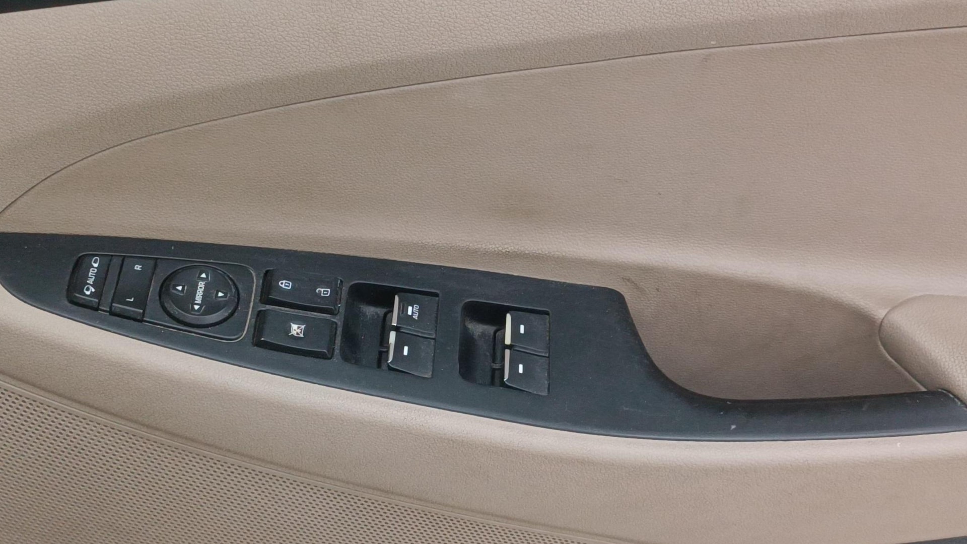 View 2018 Hyundai Tucson R 2.0 6-Speed Automatic GL BS IV Image 39 Used 2018 Hyundai Tucson R 2.0 6-Speed Automatic GL BS IV Image 39