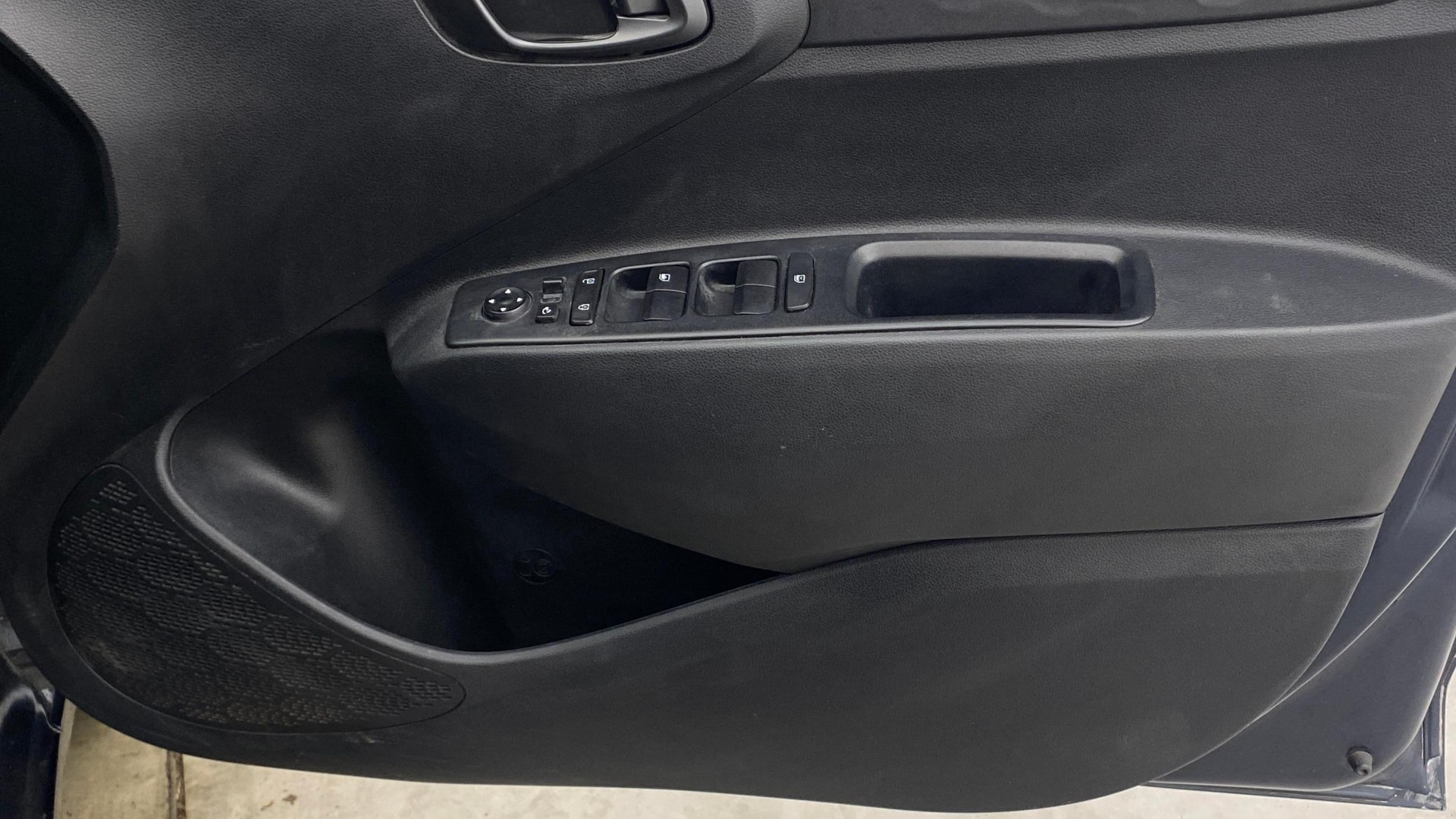 View 2022 Hyundai Grand i10 Nios Sportz 1.0L Turbo GDi Image 33 Used 2022 Hyundai Grand i10 Nios Sportz 1.0L Turbo GDi Image 33