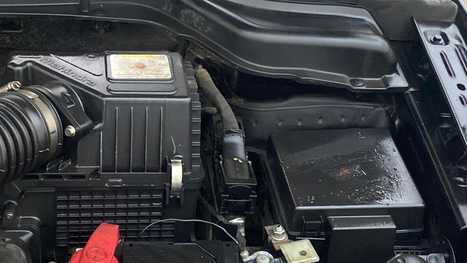 View 2024 Mahindra XUV300 W4 Petrol BS IV Image 13 Used 2024 Mahindra XUV300 W4 Petrol BS IV Image 13