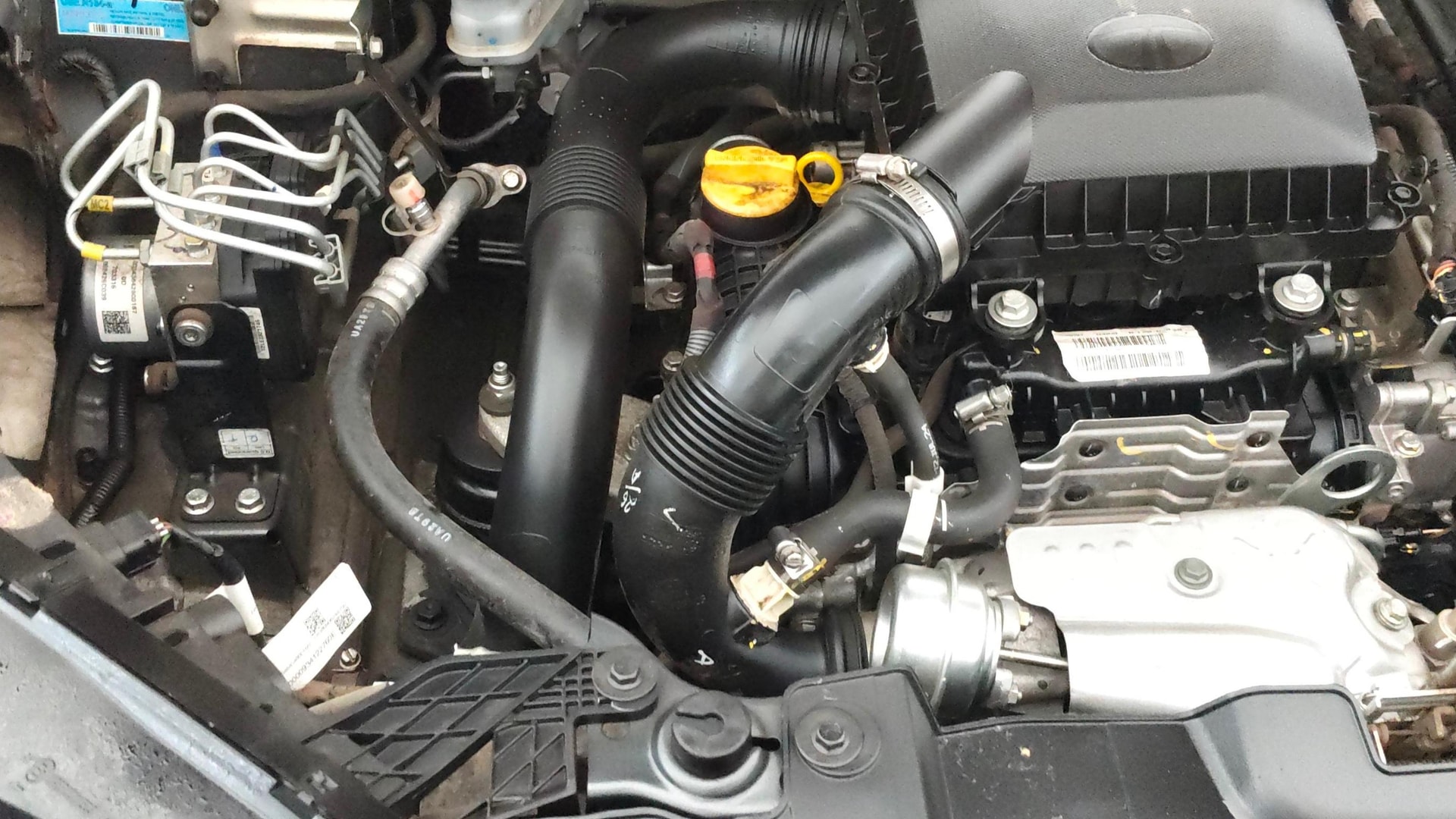 View 2024 Tata Nexon Revotron XE Image 3 Used 2024 Tata Nexon Revotron XE Image 3