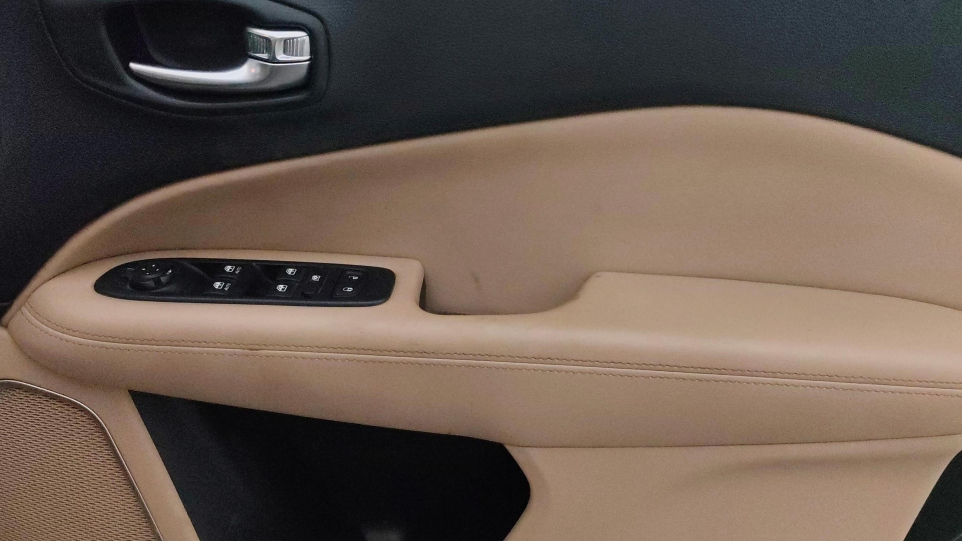View 2018 Jeep Compass Longitude (O) 2.0 Diesel MT Image 32 Used 2018 Jeep Compass Longitude (O) 2.0 Diesel MT Image 32