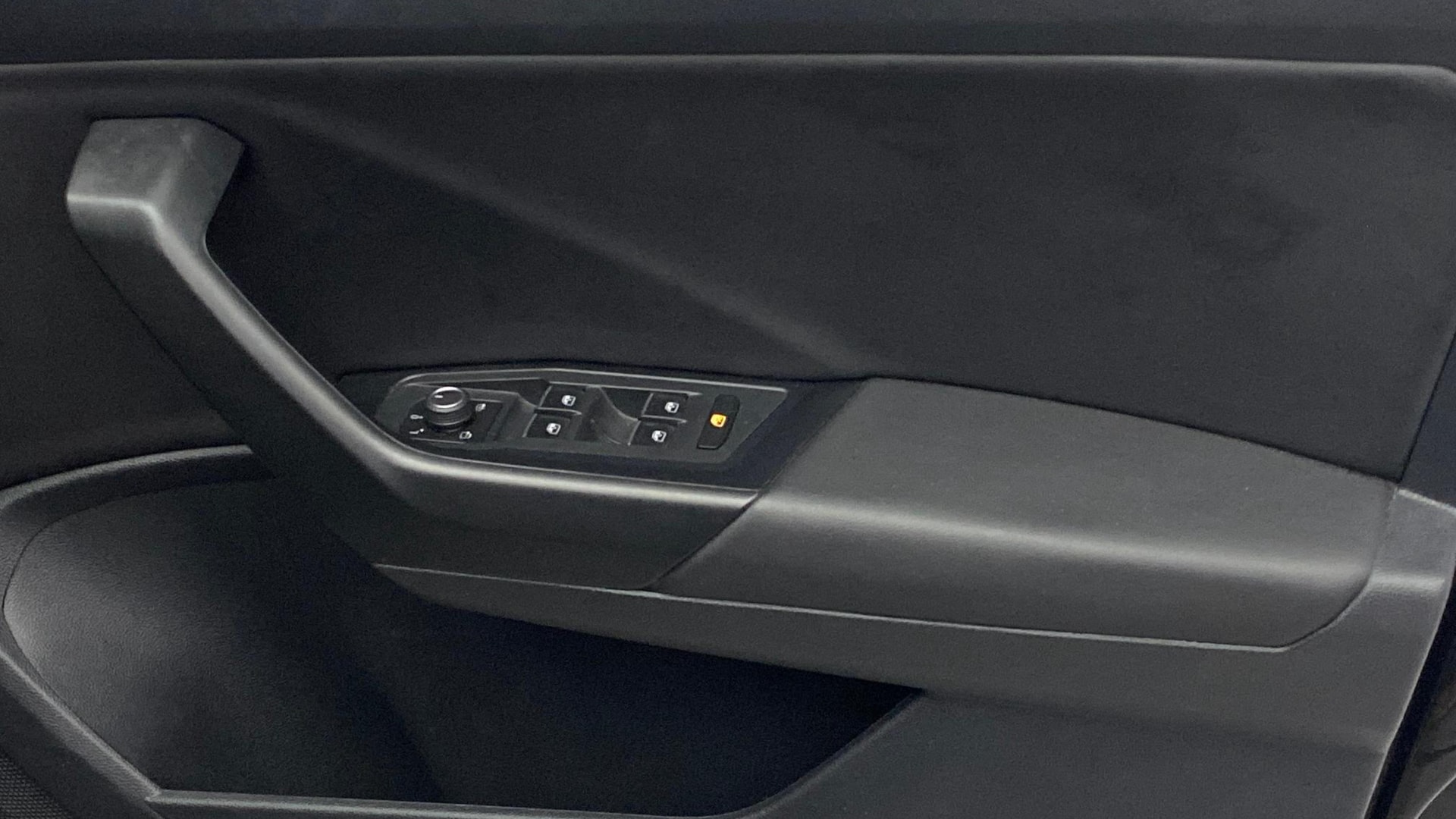 View 2021 Volkswagen T-Roc 1.5 TSI Image 32 Used 2021 Volkswagen T-Roc 1.5 TSI Image 32