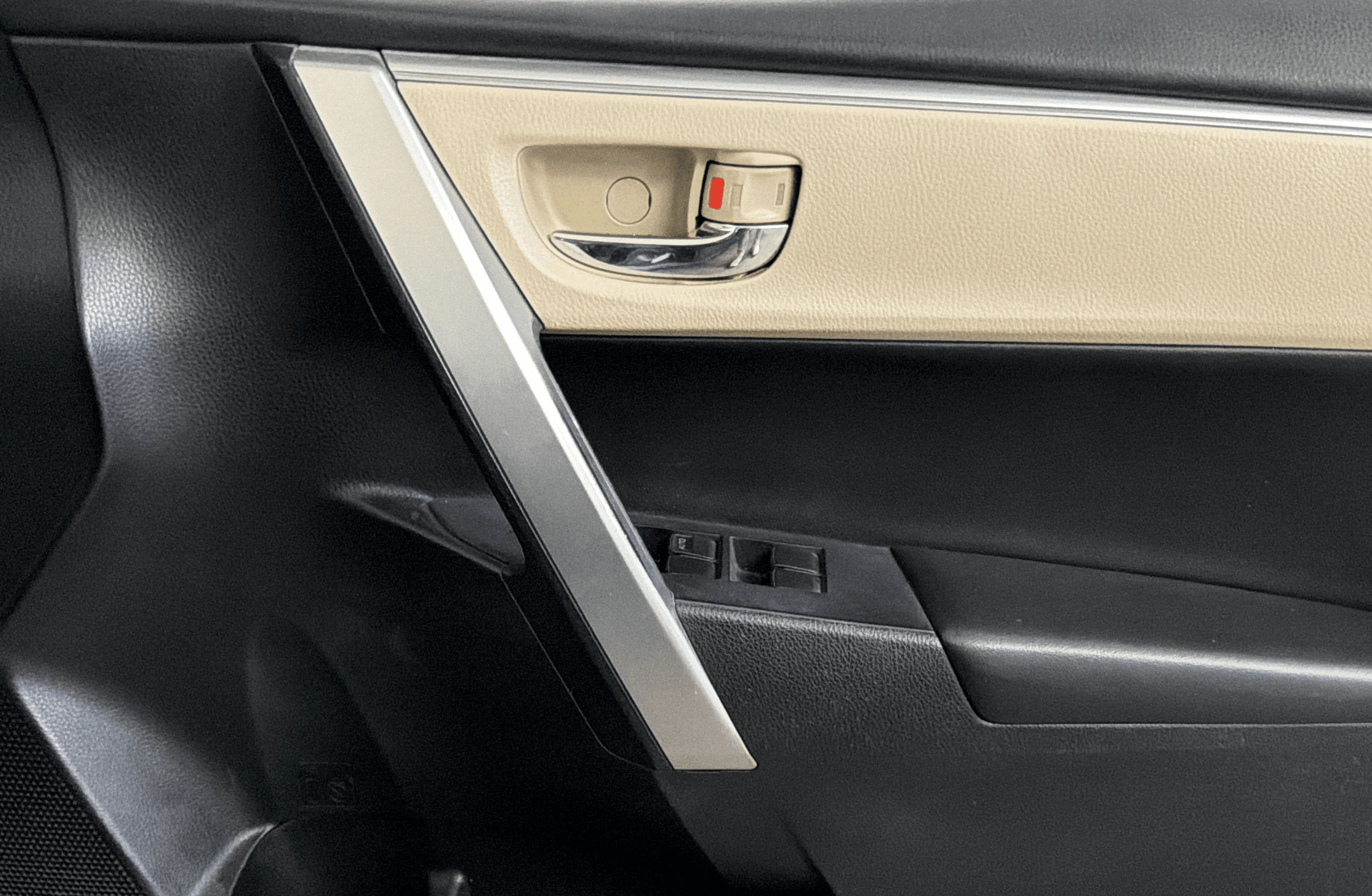 View 2014 Toyota Corolla Altis 1.8 VL AT Image 34 Used 2014 Toyota Corolla Altis 1.8 VL AT Image 34