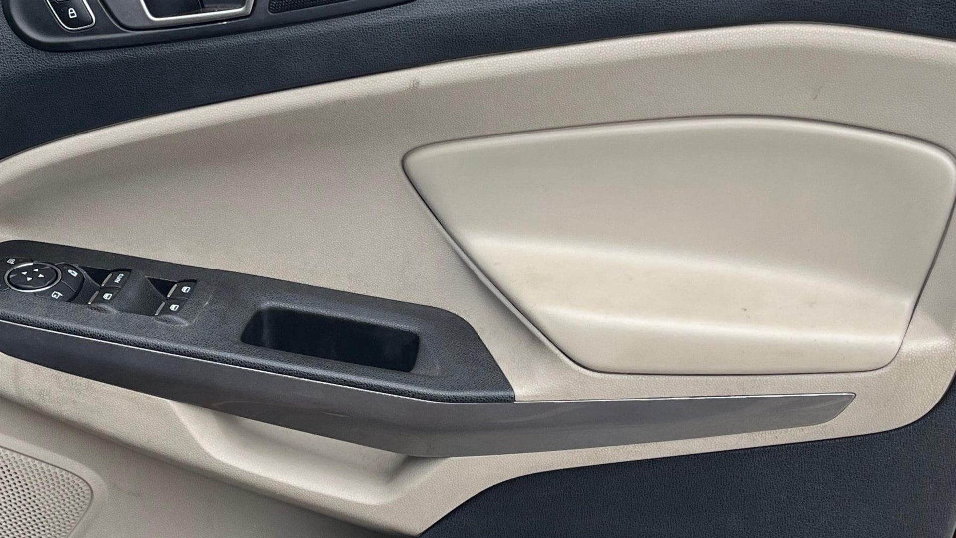 View 2020 Ford EcoSport 1.5 TDCi Diesel Ambiente BS IV Image 33 Used 2020 Ford EcoSport 1.5 TDCi Diesel Ambiente BS IV Image 33