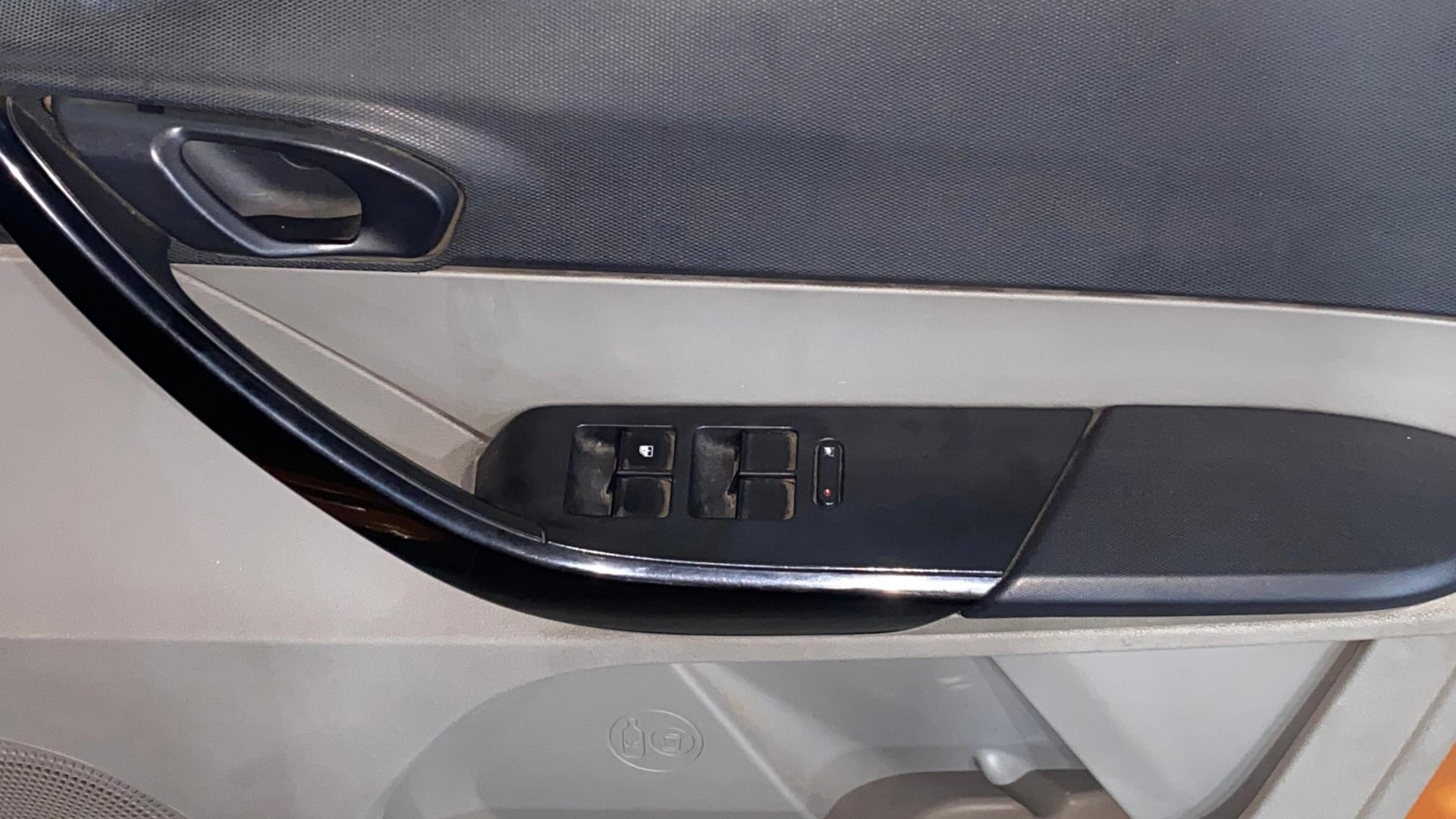 View 2018 Tata Tiago Revotorq XB Image 32 Used 2018 Tata Tiago Revotorq XB Image 32
