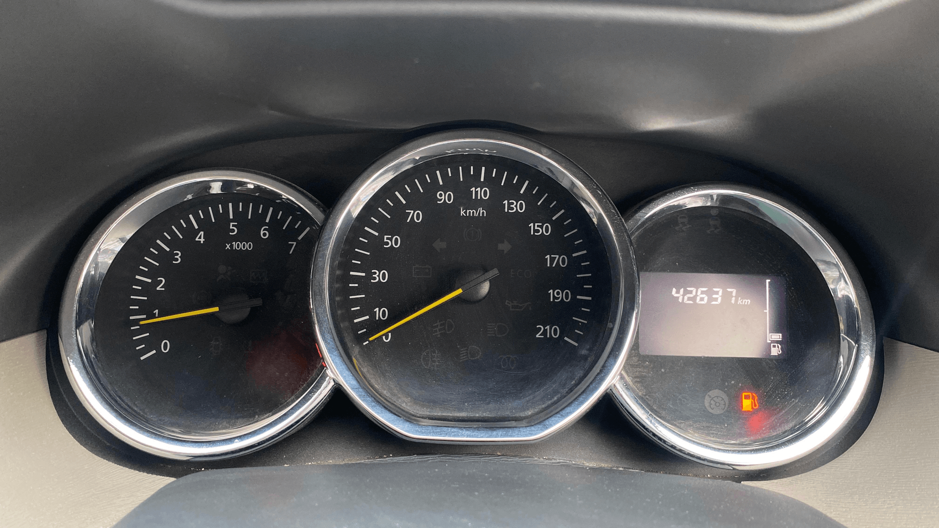 View 2015 Renault Duster Petrol RXL Image 20 Used 2015 Renault Duster Petrol RXL Image 20