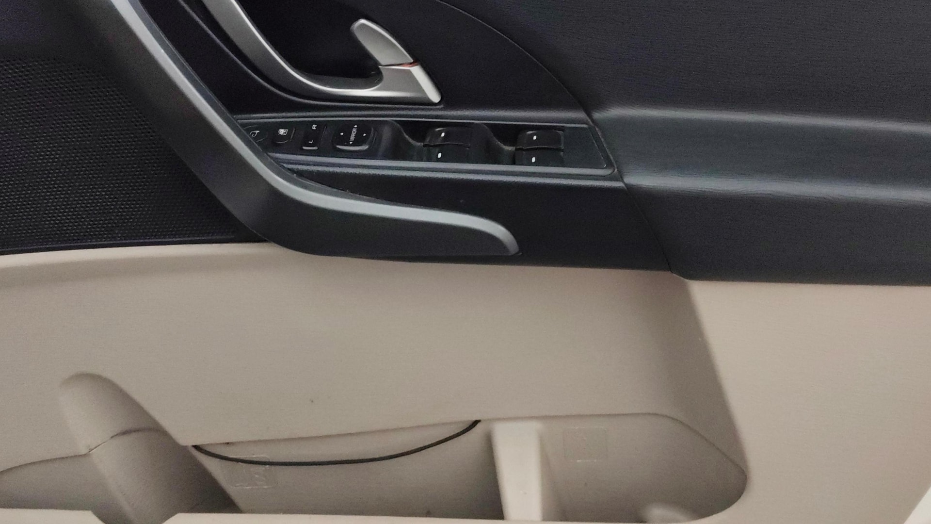 View 2017 Mahindra XUV500 G AT Image 41 Used 2017 Mahindra XUV500 G AT Image 41