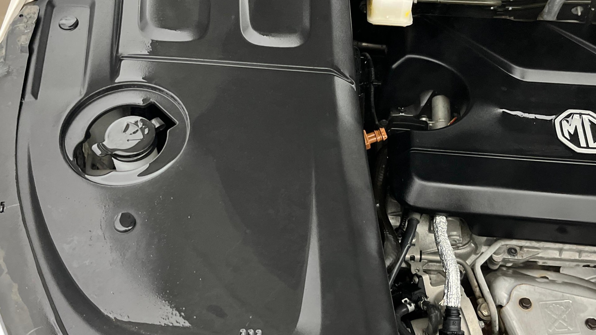 View 2023 MG Hector Sharp Pro CVT Petrol Dual Tone Image 4 Used 2023 MG Hector Sharp Pro CVT Petrol Dual Tone Image 4