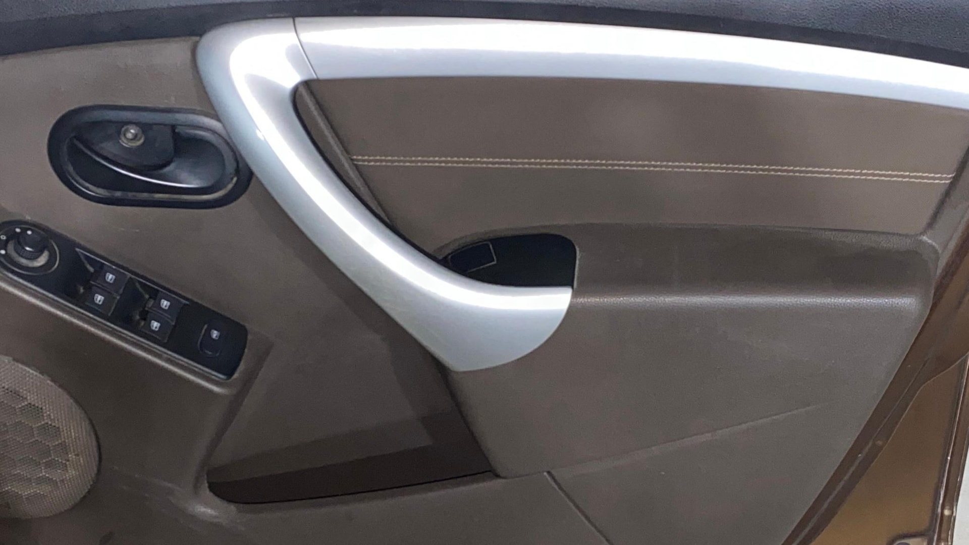 View 2019 Renault Duster 85 PS RXS 4X2 MT Image 32 Used 2019 Renault Duster 85 PS RXS 4X2 MT Image 32