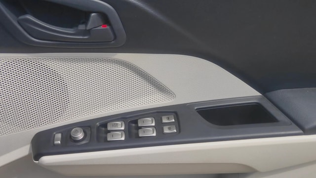 View Mahindra XUV300 Image 33 Used Mahindra XUV300 Image 33