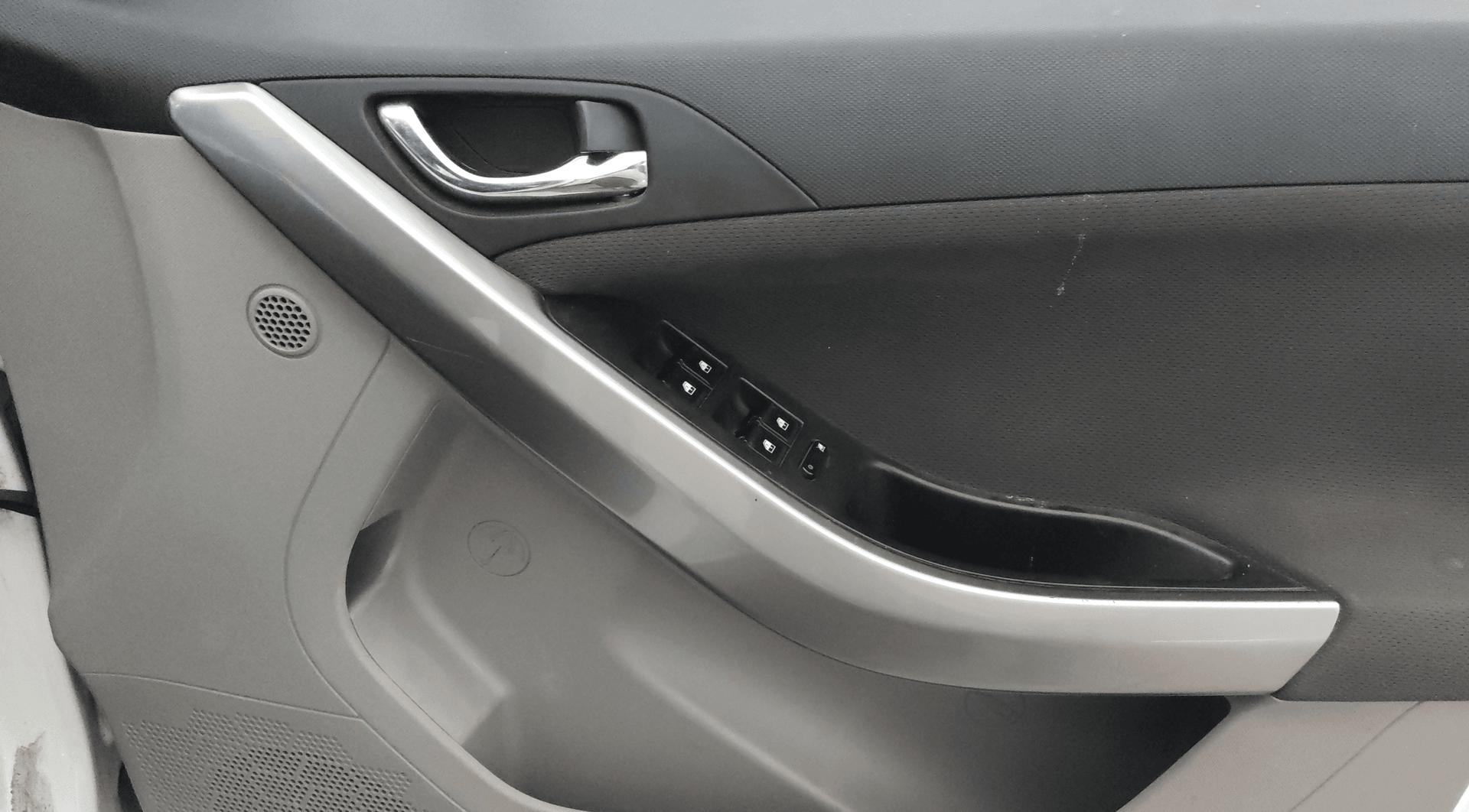View 2018 Tata Nexon Revotron XE Image 33 Used 2018 Tata Nexon Revotron XE Image 33
