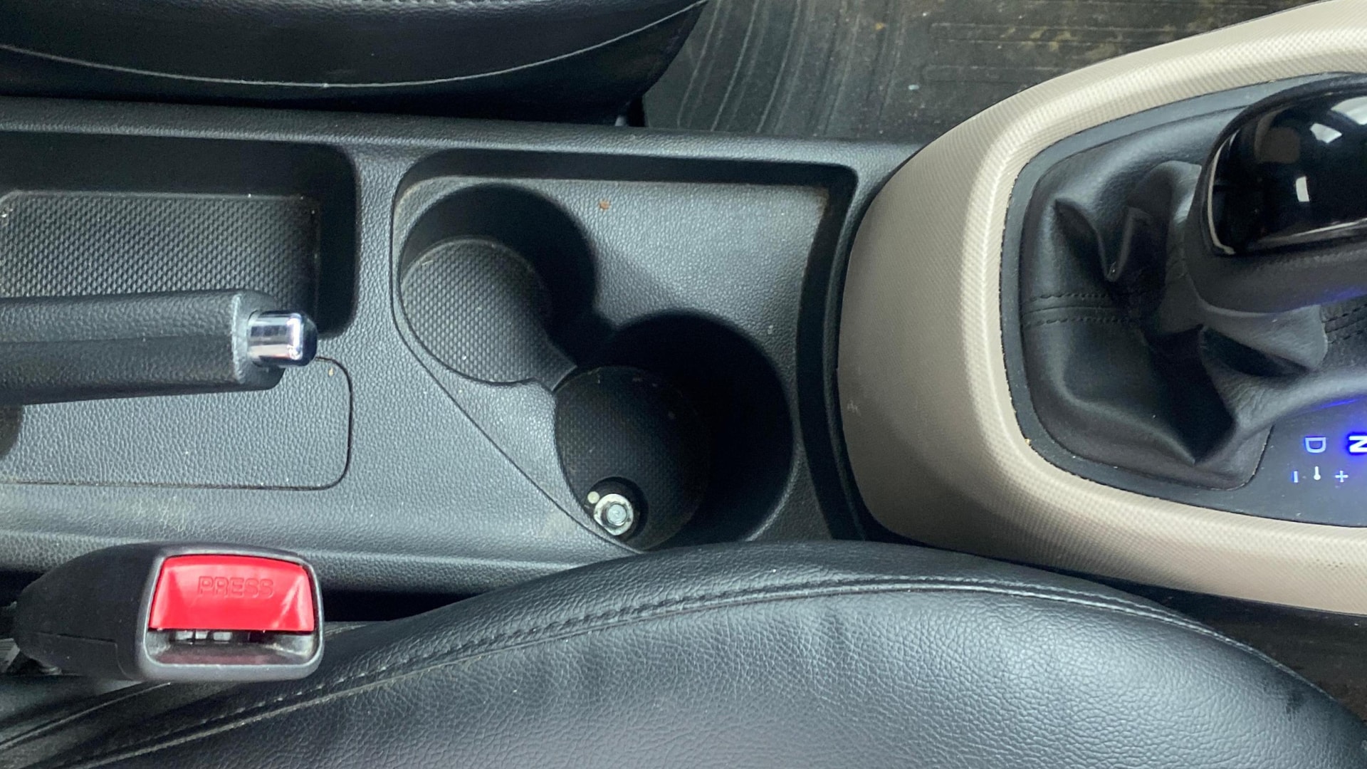 View 2018 Hyundai Grand i10 1.2 Sportz AT Petrol Image 38 Used 2018 Hyundai Grand i10 1.2 Sportz AT Petrol Image 38