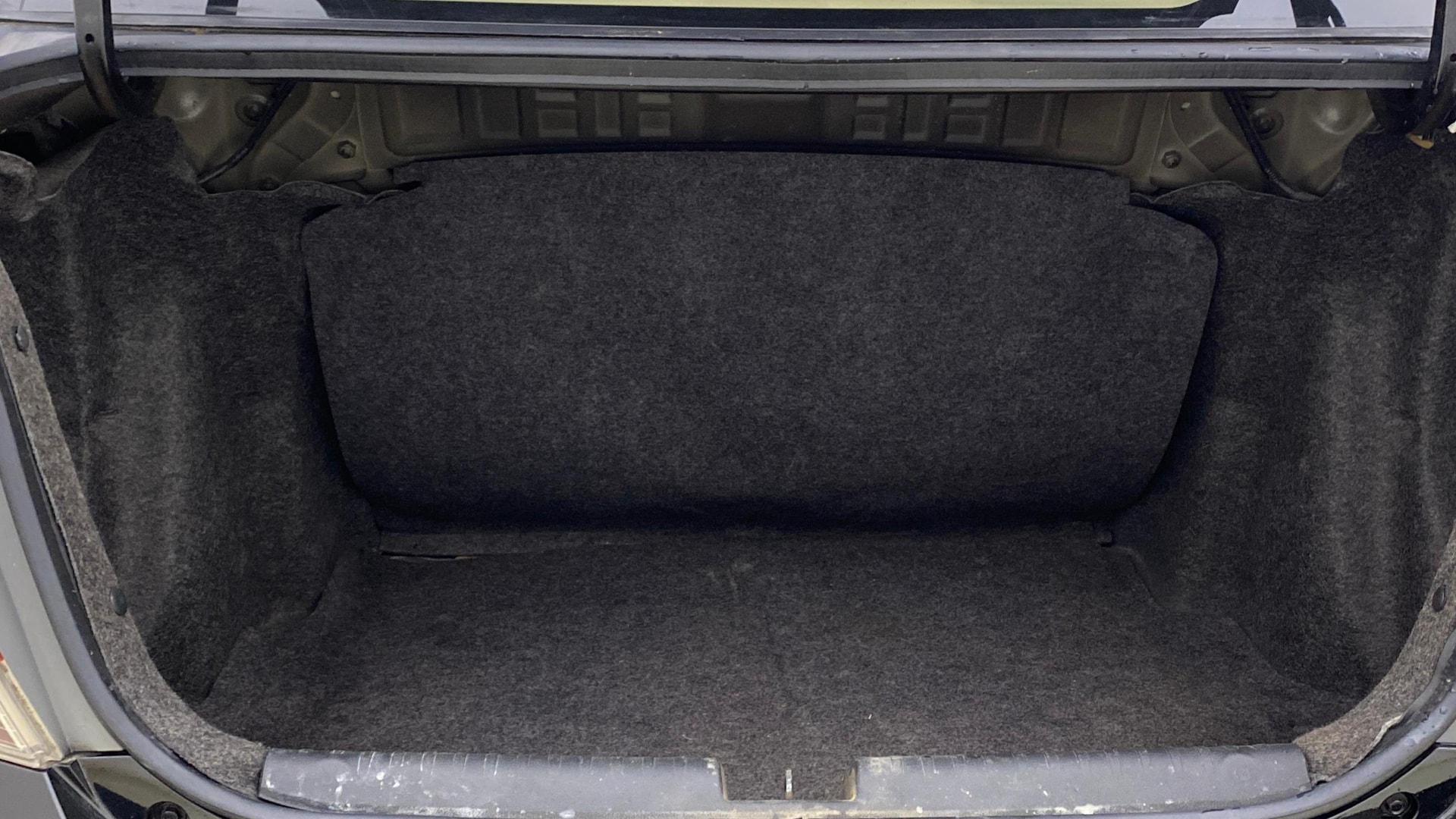 View 2013 Honda Amaze E MT Petrol BS IV Image 6 Used 2013 Honda Amaze E MT Petrol BS IV Image 6