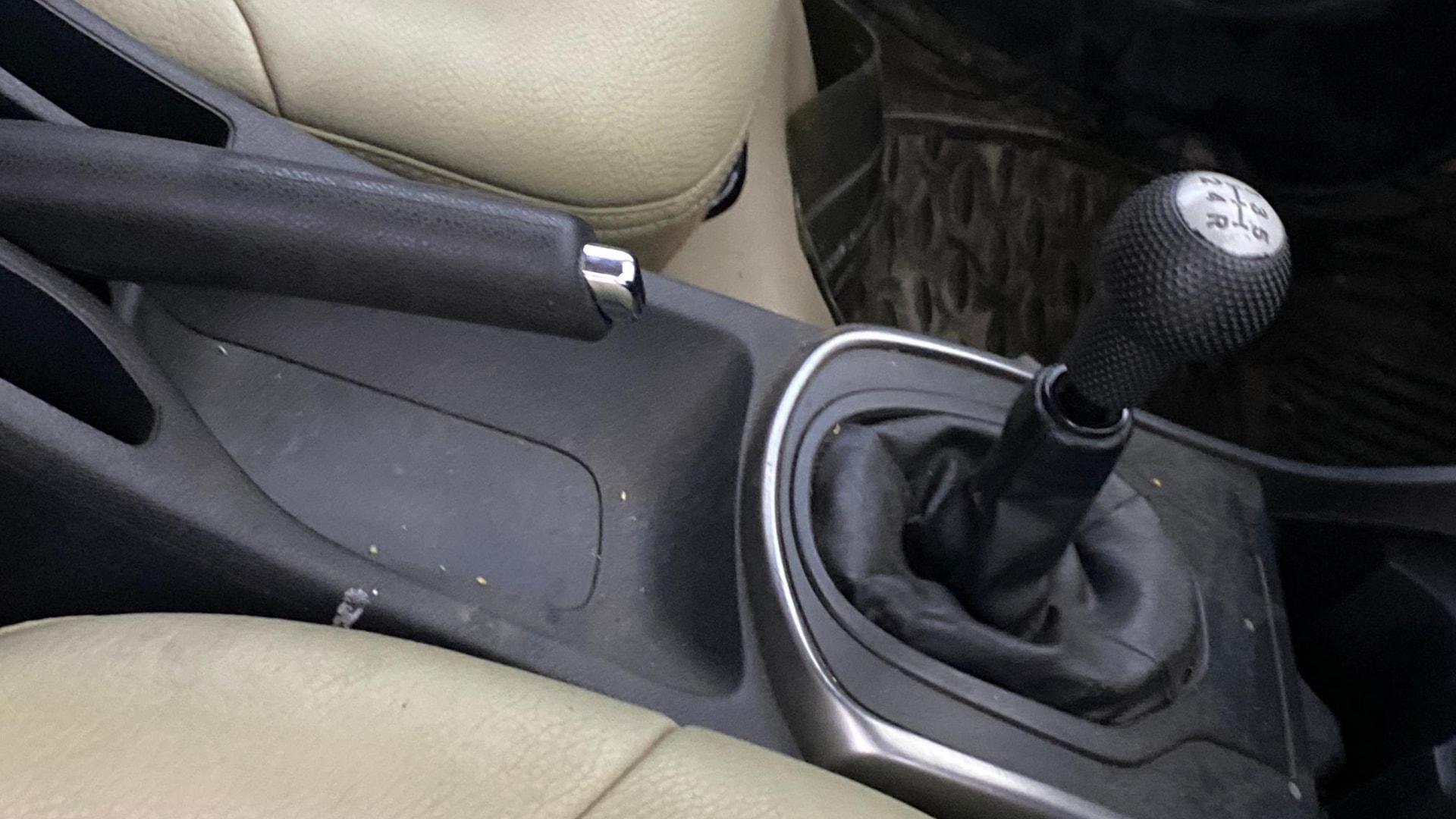 View 2014 Honda City ZX MT Diesel Anniversary Edition Image 38 Used 2014 Honda City ZX MT Diesel Anniversary Edition Image 38
