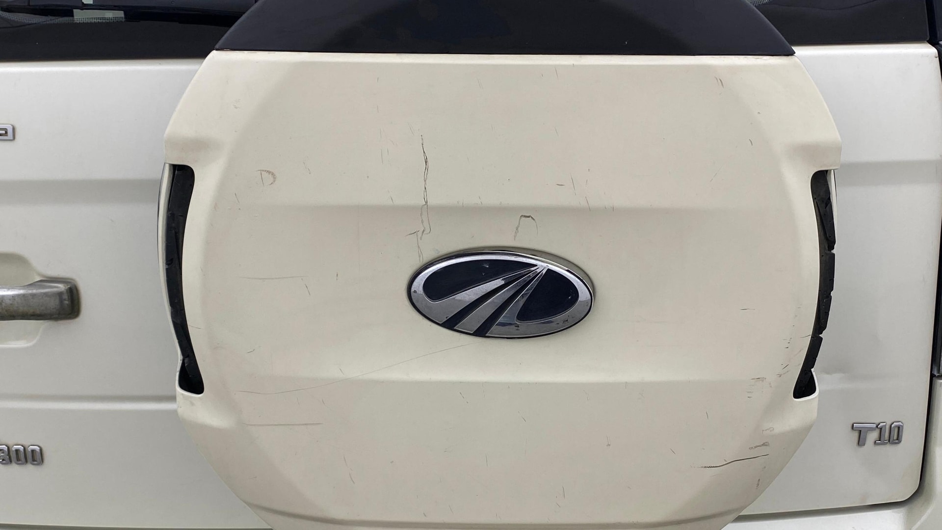 View 2019 Mahindra TUV300 T10 100HP Image 25 Used 2019 Mahindra TUV300 T10 100HP Image 25