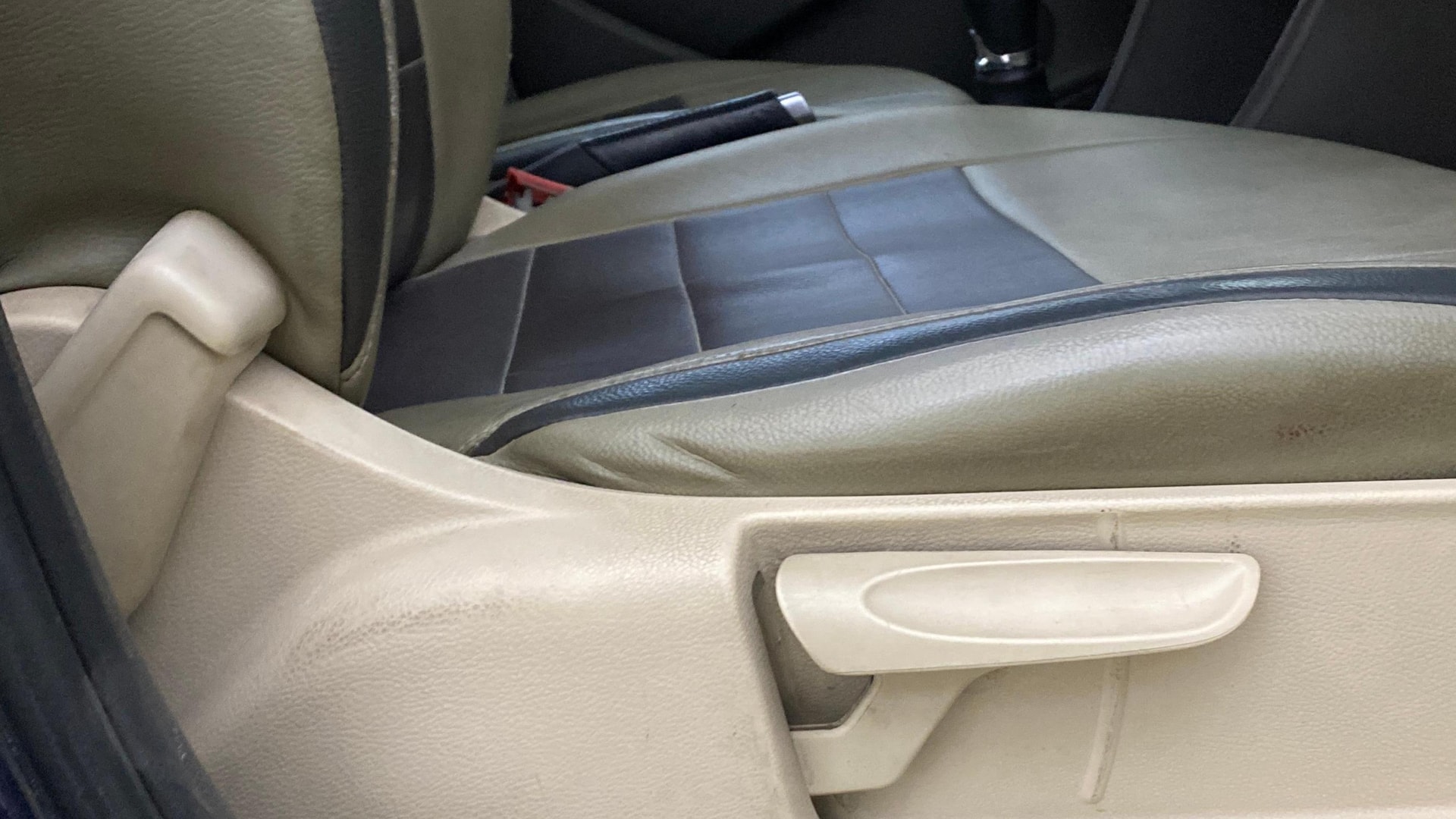 View 2013 Volkswagen Vento 1.2 L TSI Comfortline Petrol AT Image 18 Used 2013 Volkswagen Vento 1.2 L TSI Comfortline Petrol AT Image 18