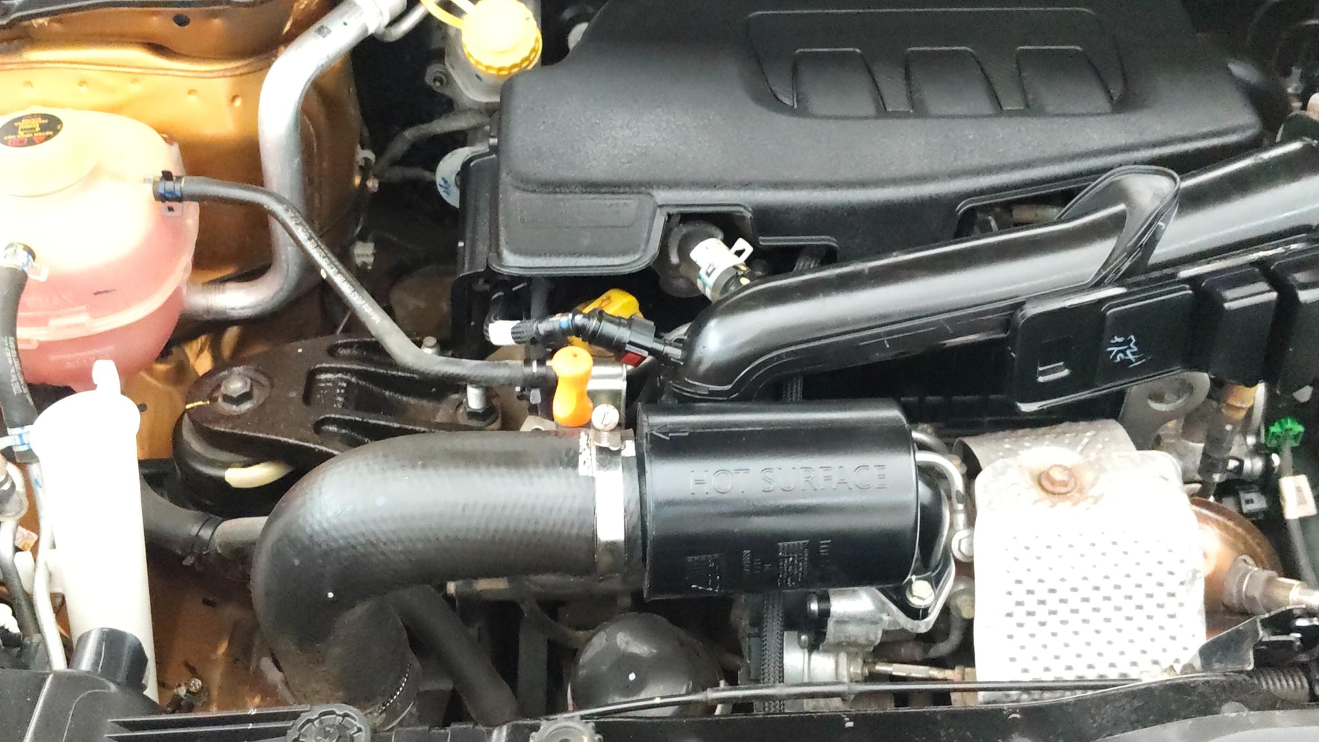View 2025 Mahindra XUV300 W4 Petrol BS IV Image 4 Used 2025 Mahindra XUV300 W4 Petrol BS IV Image 4